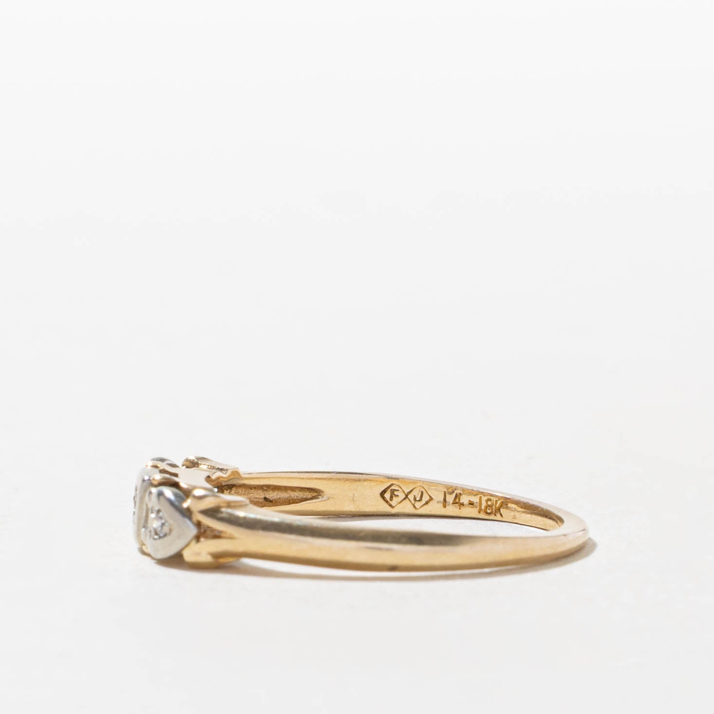 14k Illusion Set Diamond Textured Ring | SZ 5.75