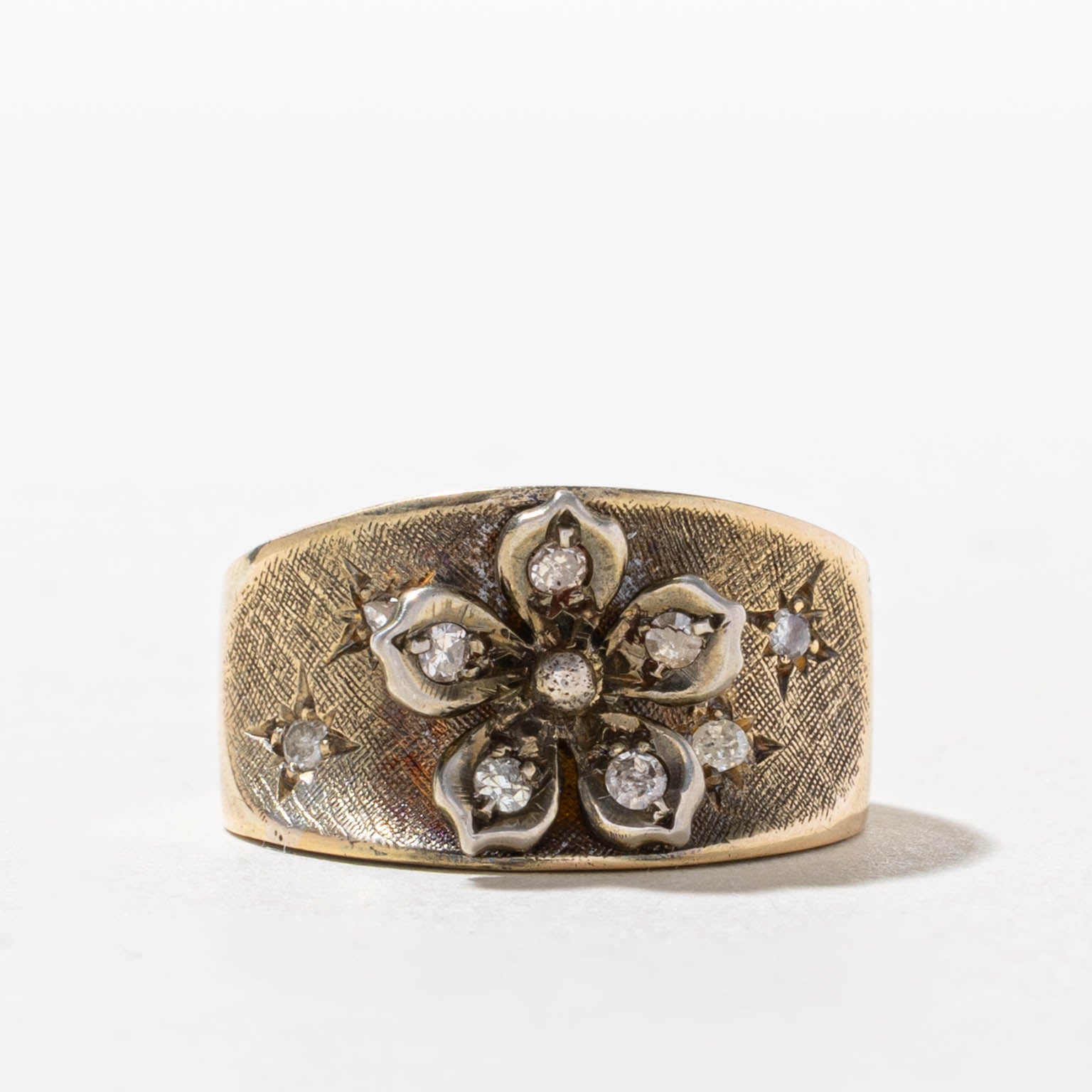 14k Diamond Textured Flower Ring | SZ 6.75