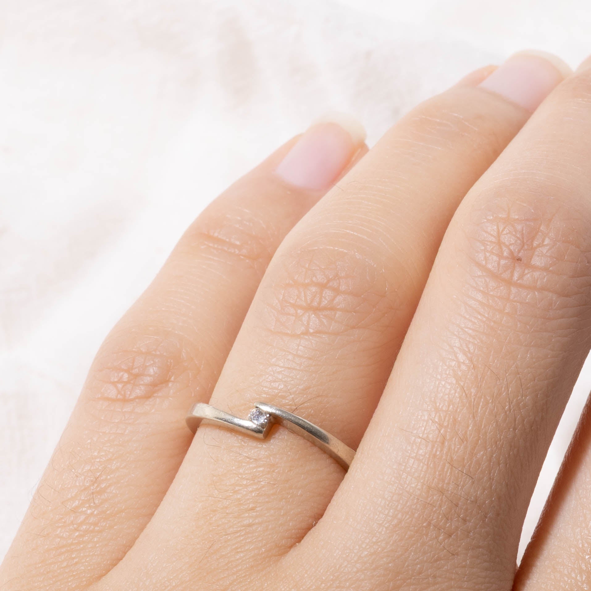 10k Round Brilliant Cut Diamond Petite Bypass Ring | SZ 5.75
