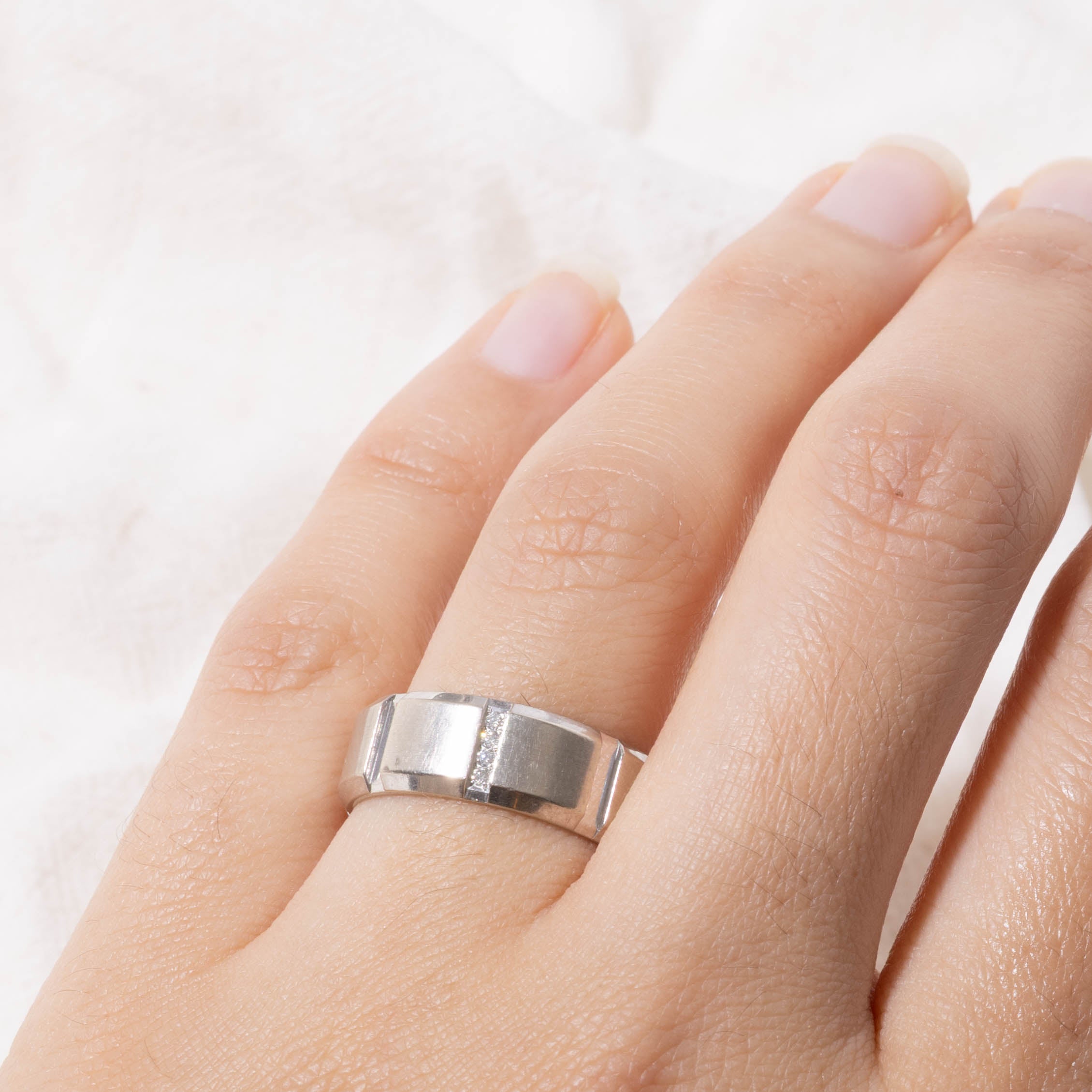 10k Diamond Accent Grooved Band | 7.00mm | SZ 7.5