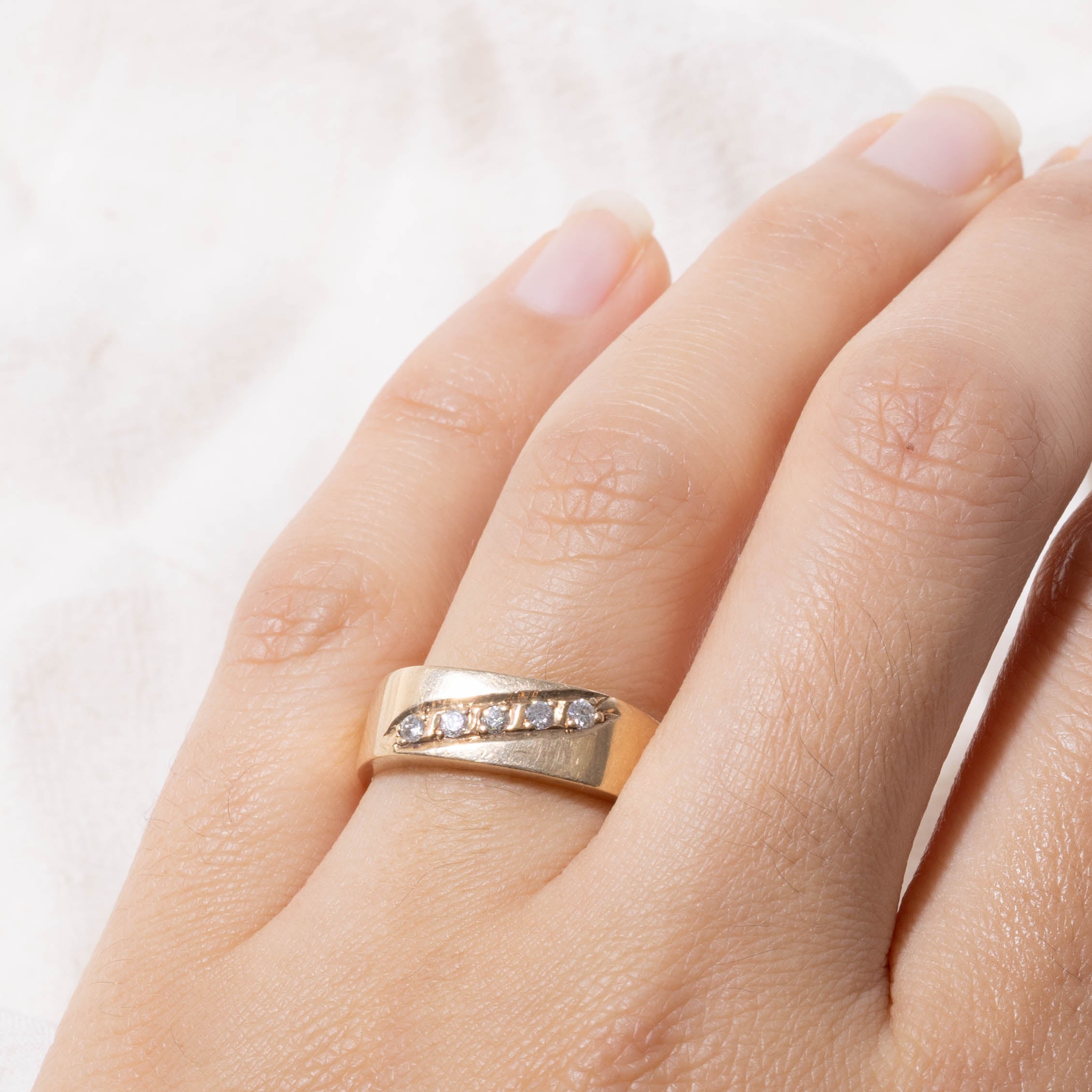 10k Five Stone Diagonal Row Diamond Band | SZ 9