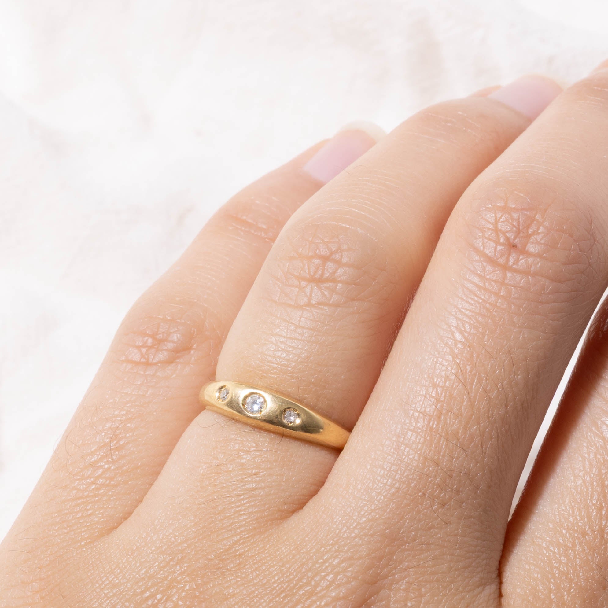 18k Three Stone Flush Set Diamond Band | SZ 4.5
