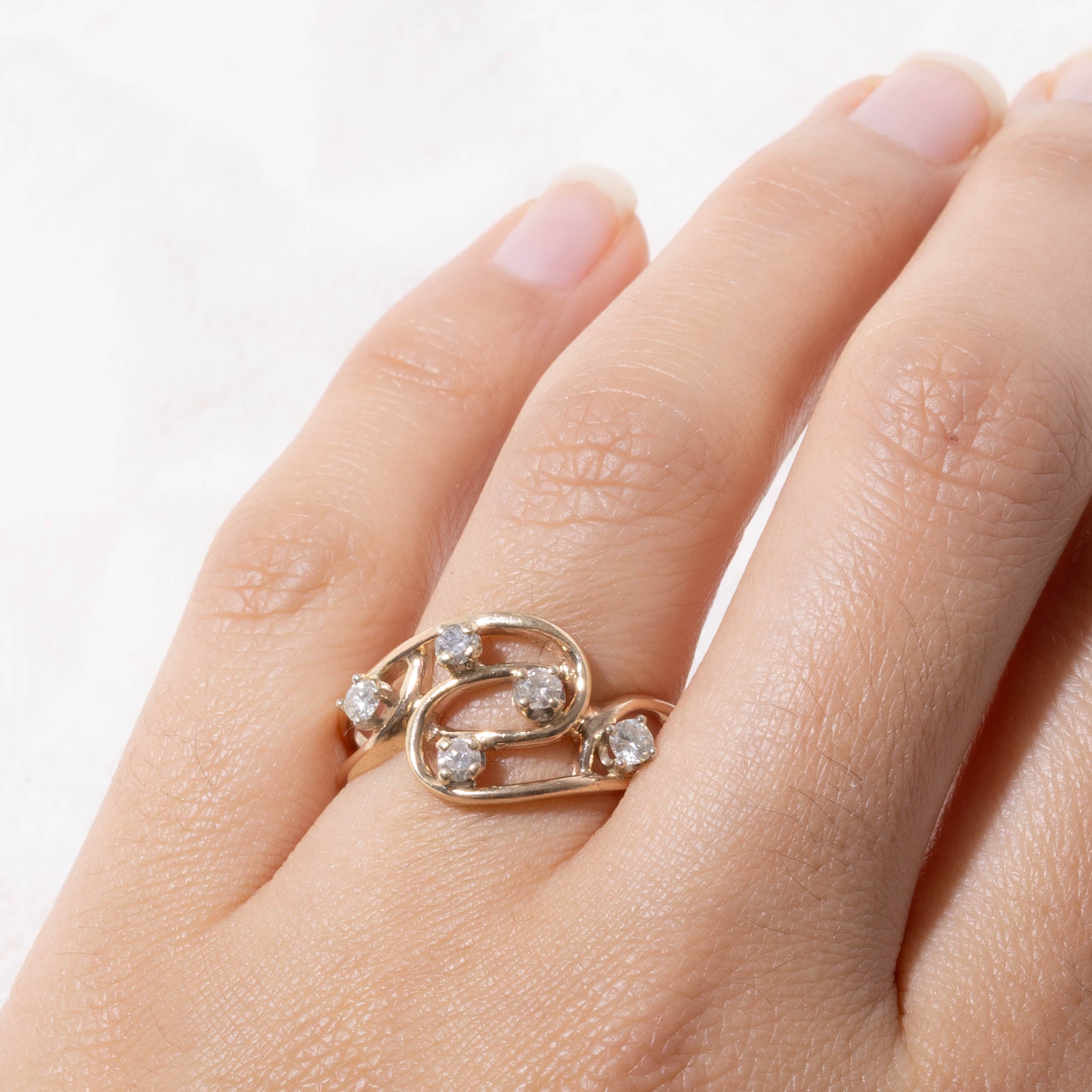 10k Scattered Diamond Openwork Crossover Ring | SZ 10.5