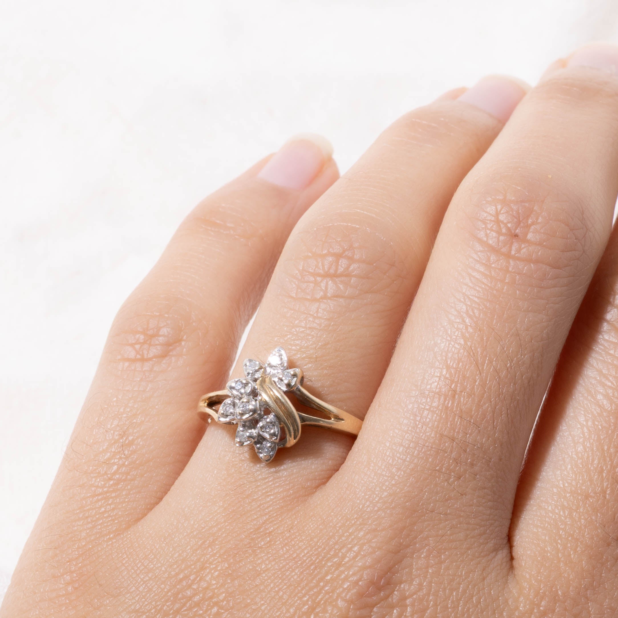 10k Diamond Floral Cluster Crossover Ring | SZ 7