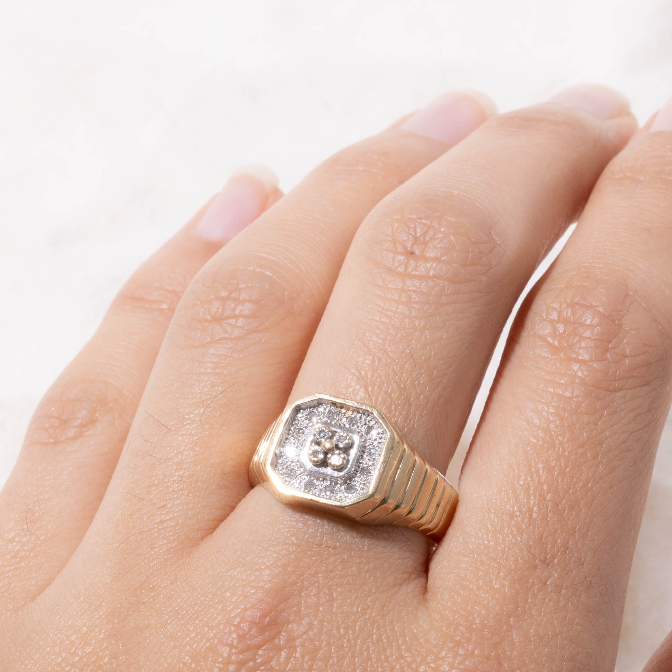 10k Illusion Set Diamond Halo Geometric Grooved Signet Ring | SZ 9