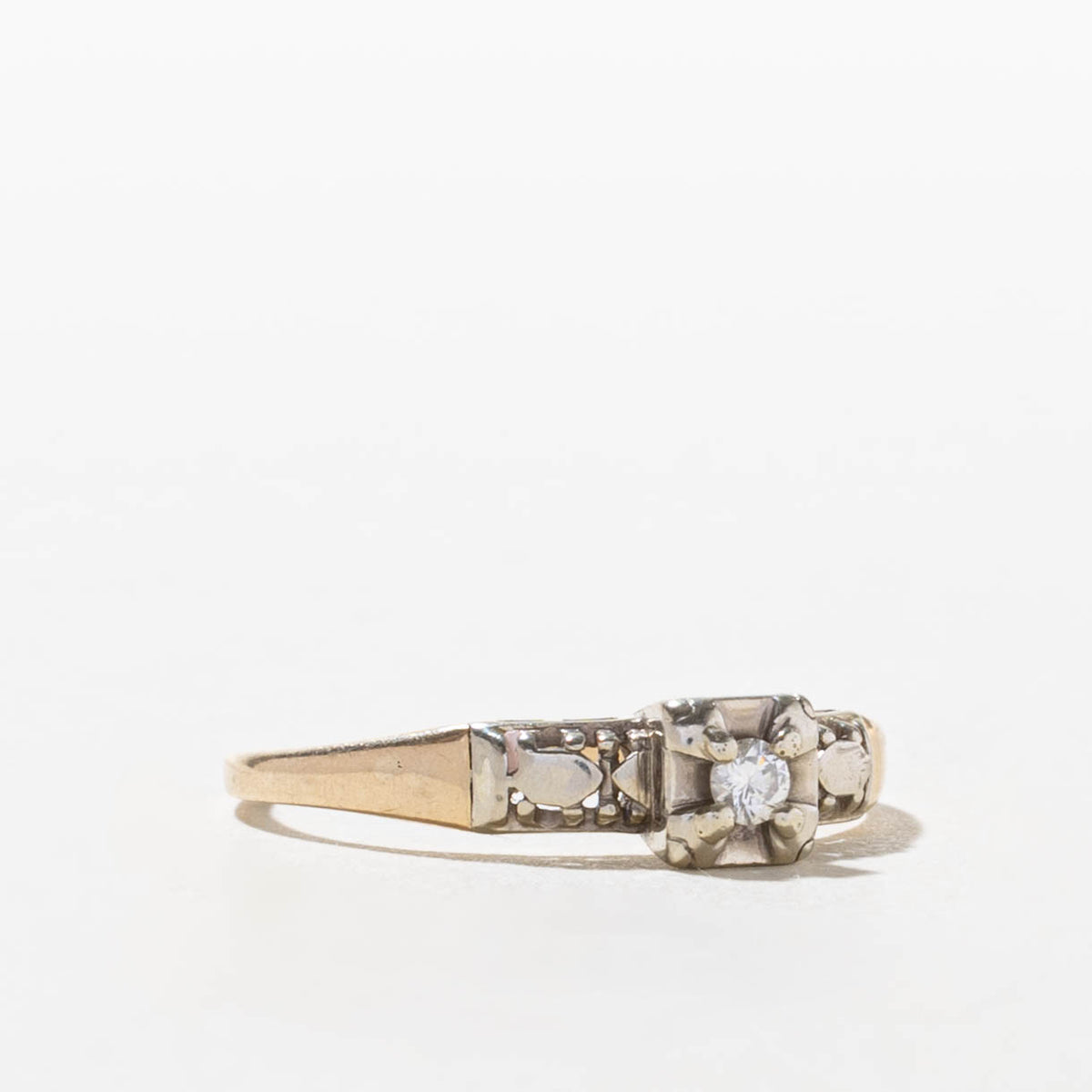 14k Illusion Set Diamond Textured Ring | SZ 8