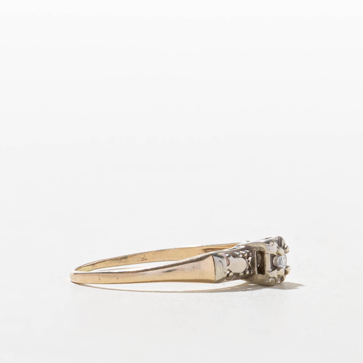 14k Illusion Set Diamond Textured Ring | SZ 8