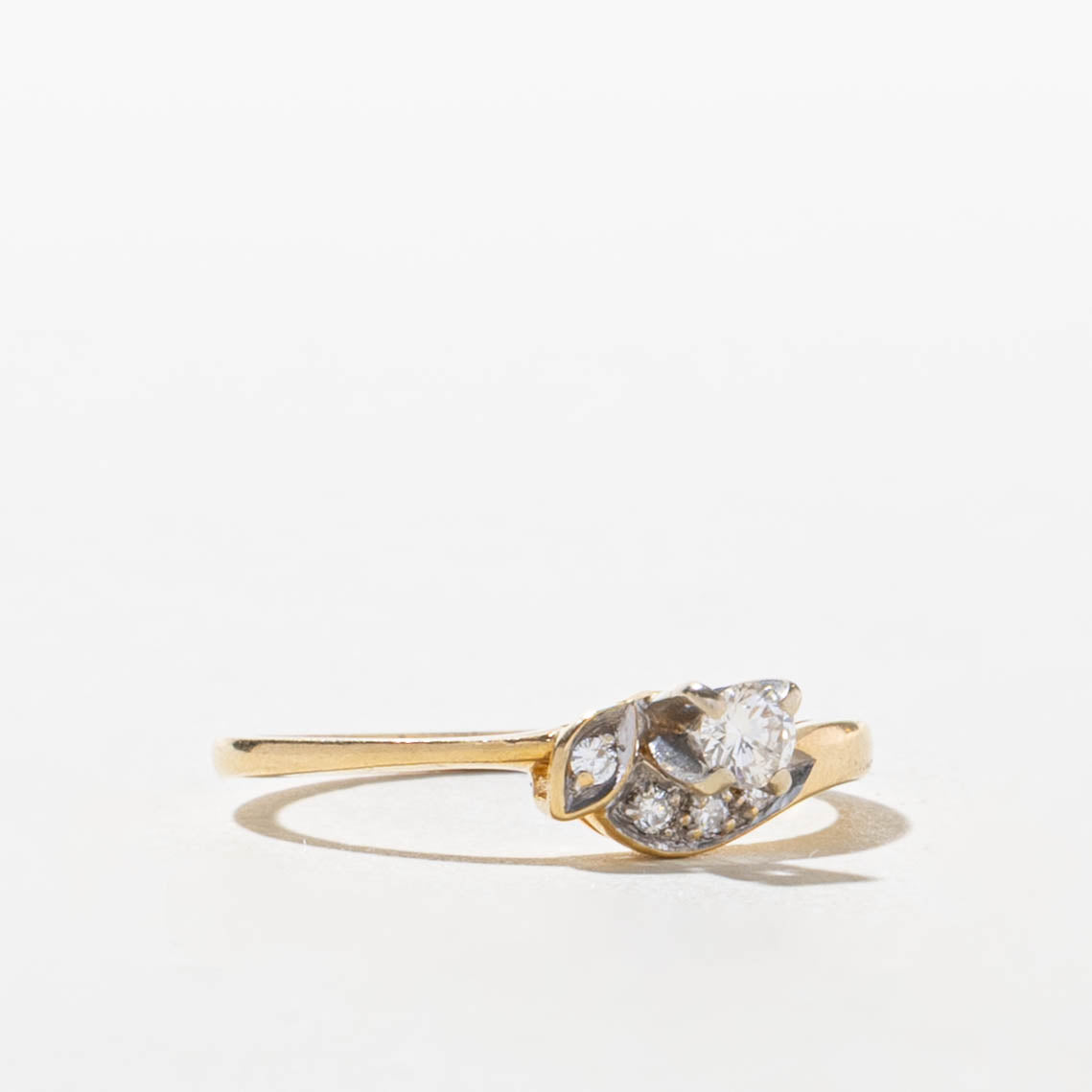 14k High Set Diamond Floral Accented Petite Ring | SZ 5.5
