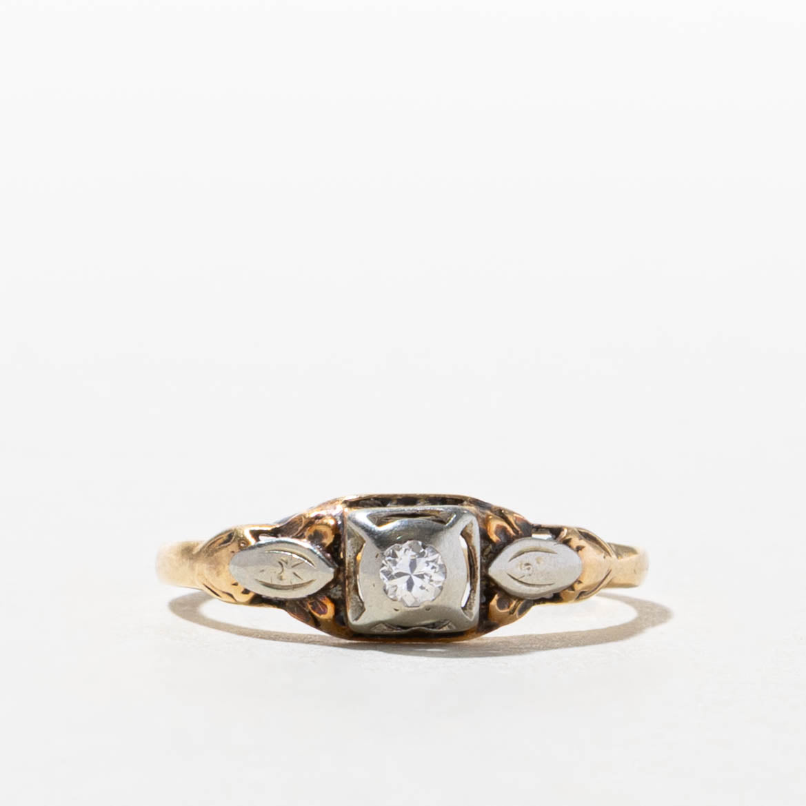 12k Two Tone Diamond Textured Ring | SZ 7.5