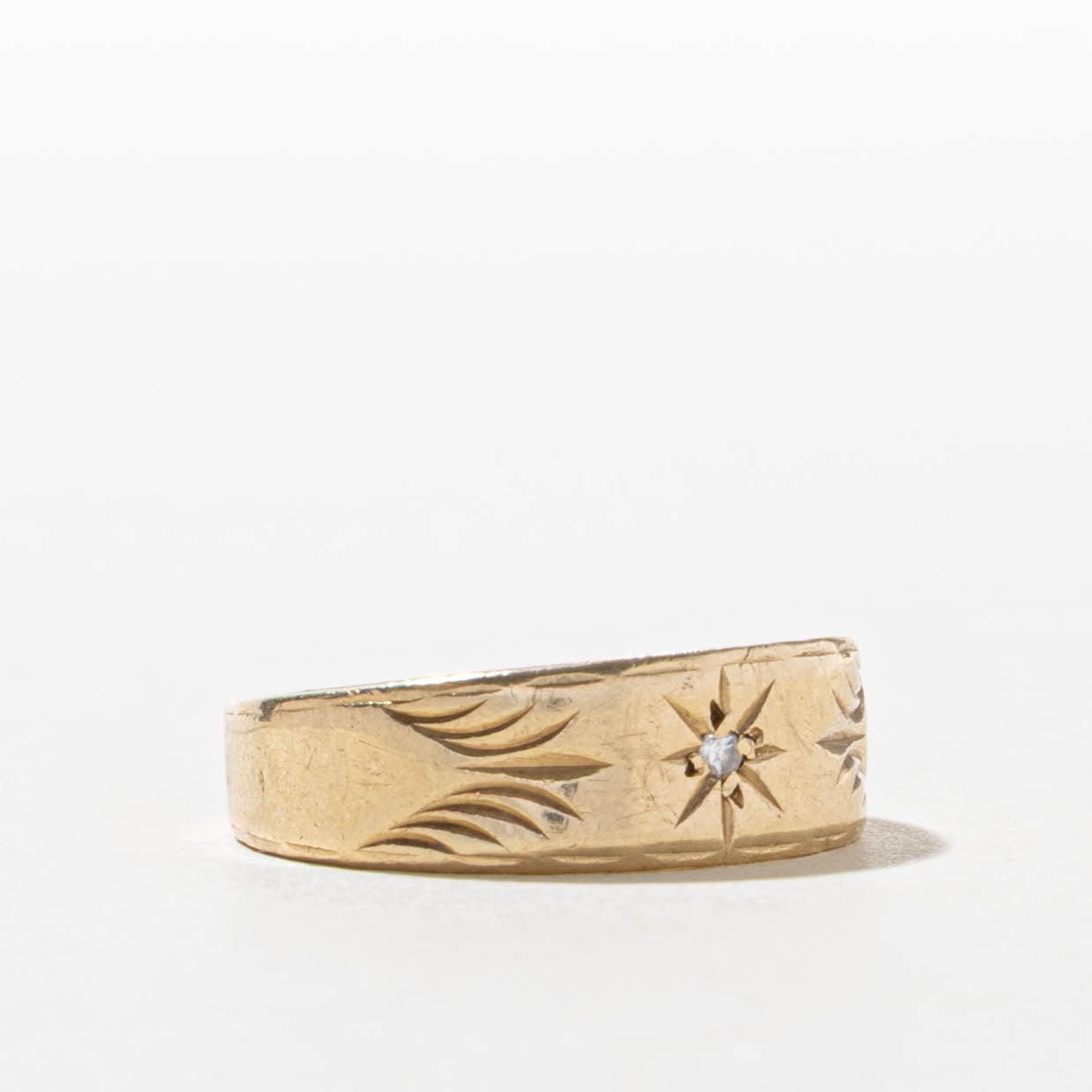 10k Star Set Diamond Engraved Band | SZ 7