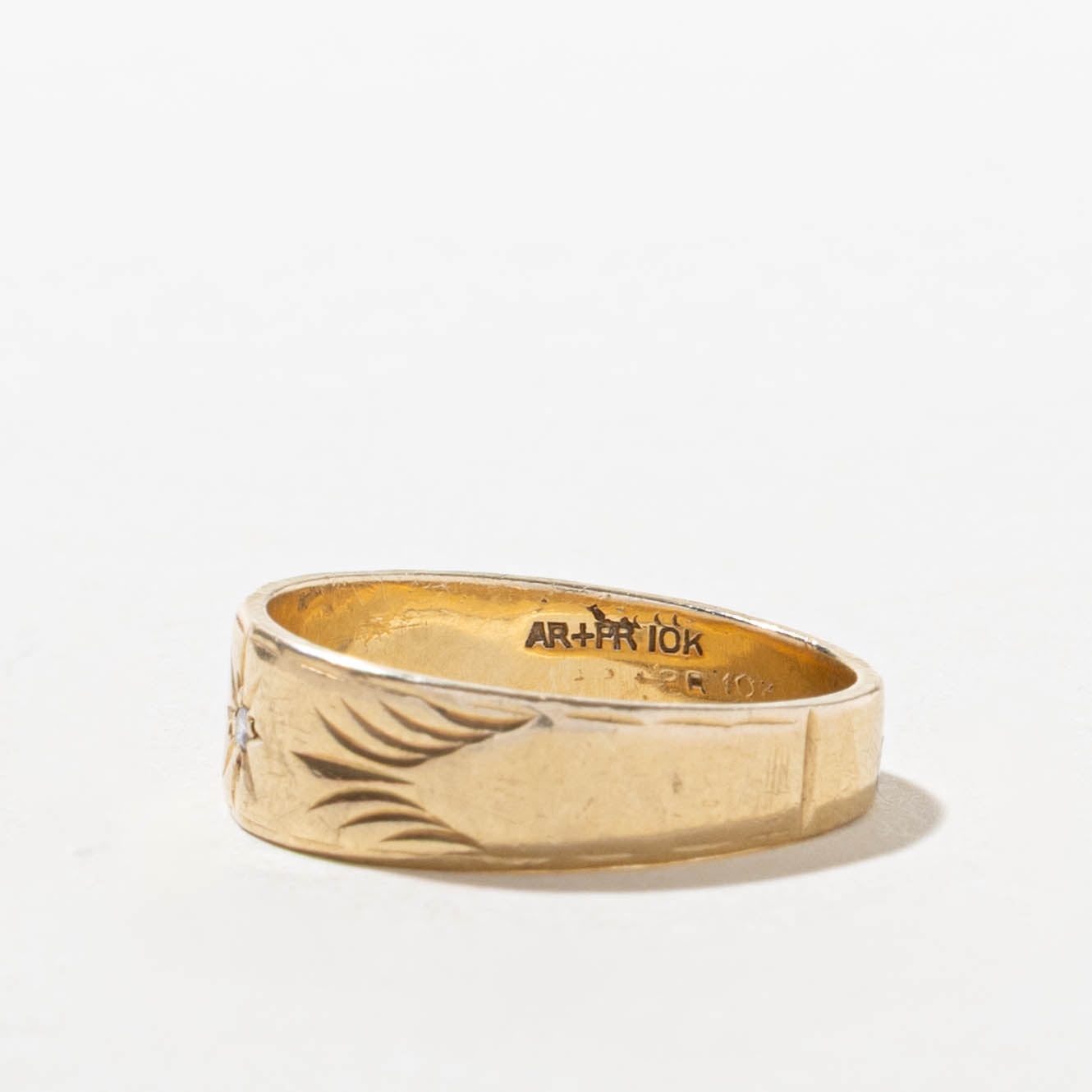 10k Star Set Diamond Engraved Band | SZ 7