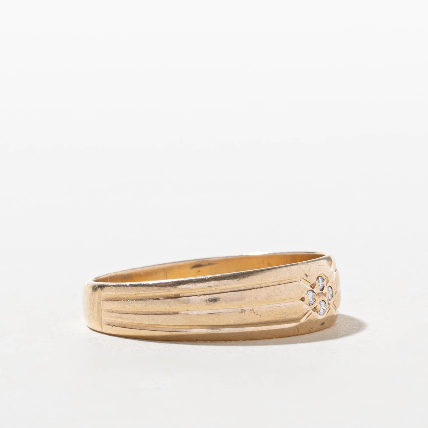10k Diamond Rhombus Cluster Grooved Band | SZ 11