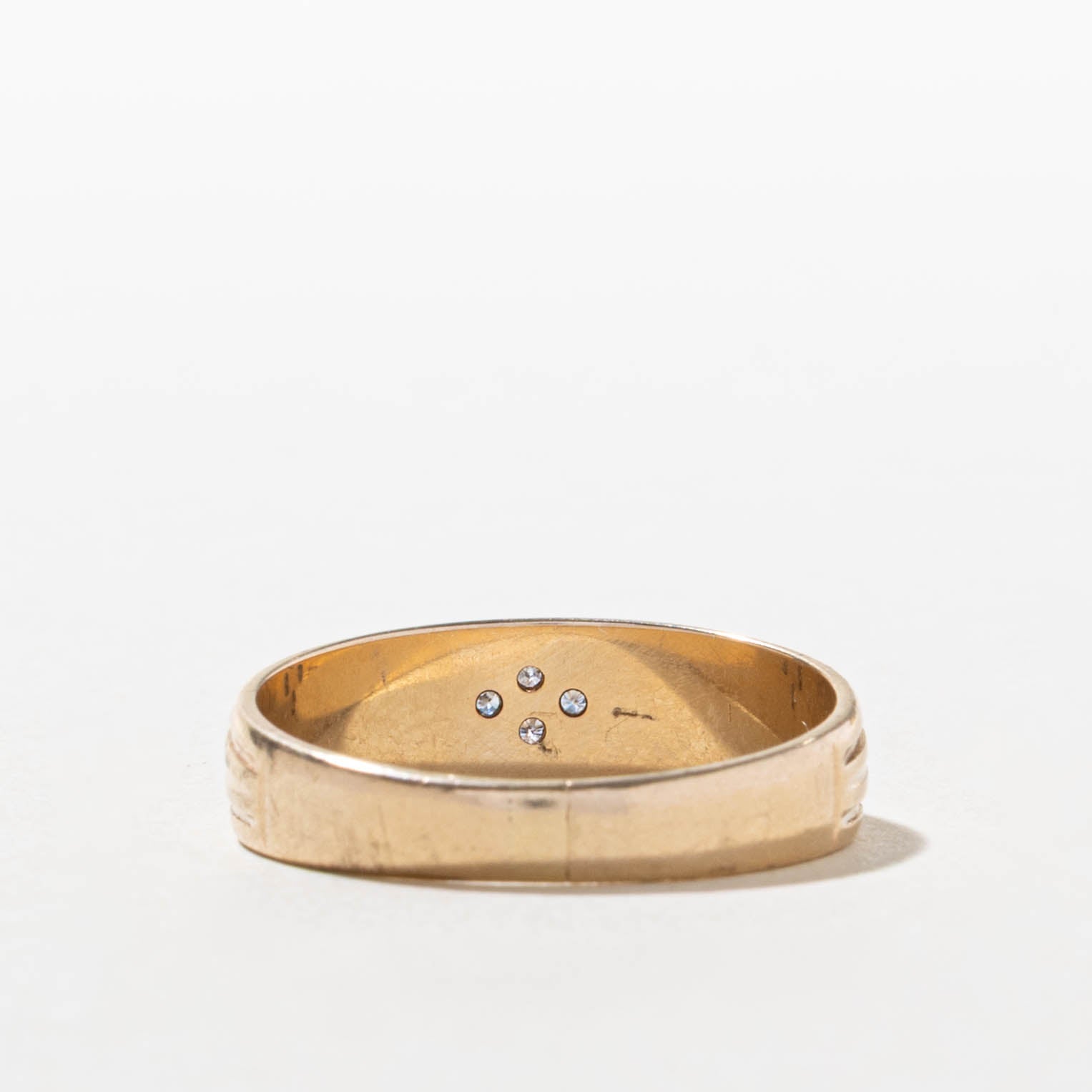 10k Diamond Rhombus Cluster Grooved Band | SZ 11