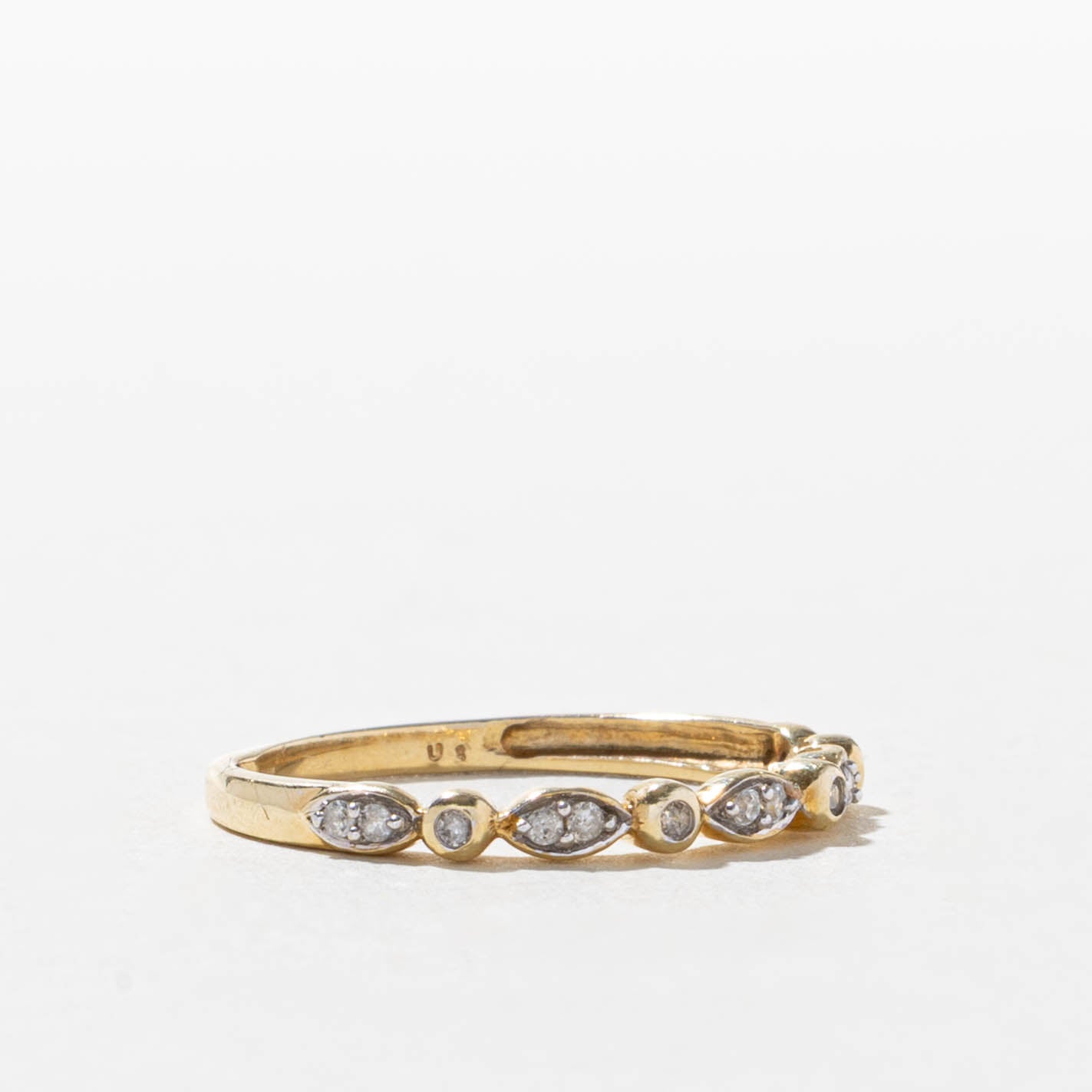 10k Bezel Set Diamond Marquise Patterned Band | SZ 6