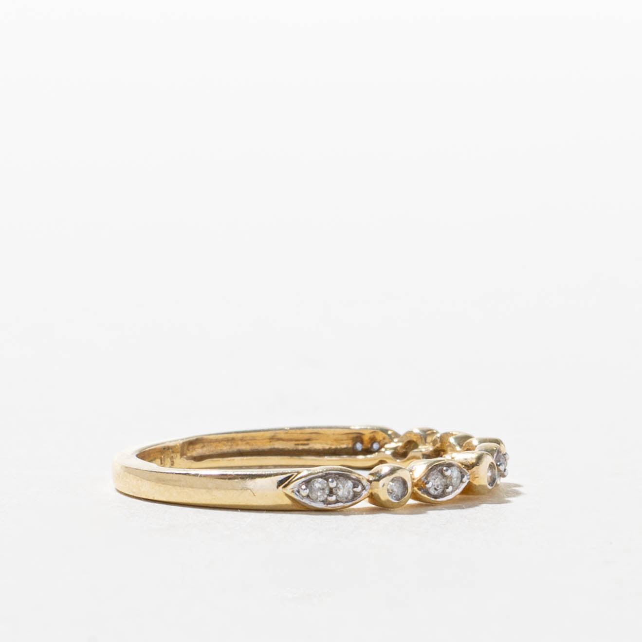 10k Bezel Set Diamond Marquise Patterned Band | SZ 6