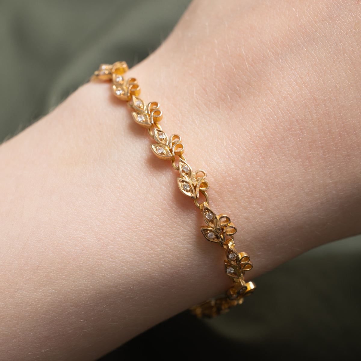 16k Scattered Diamond Scrollwork Floral Bracelet | 6.75"