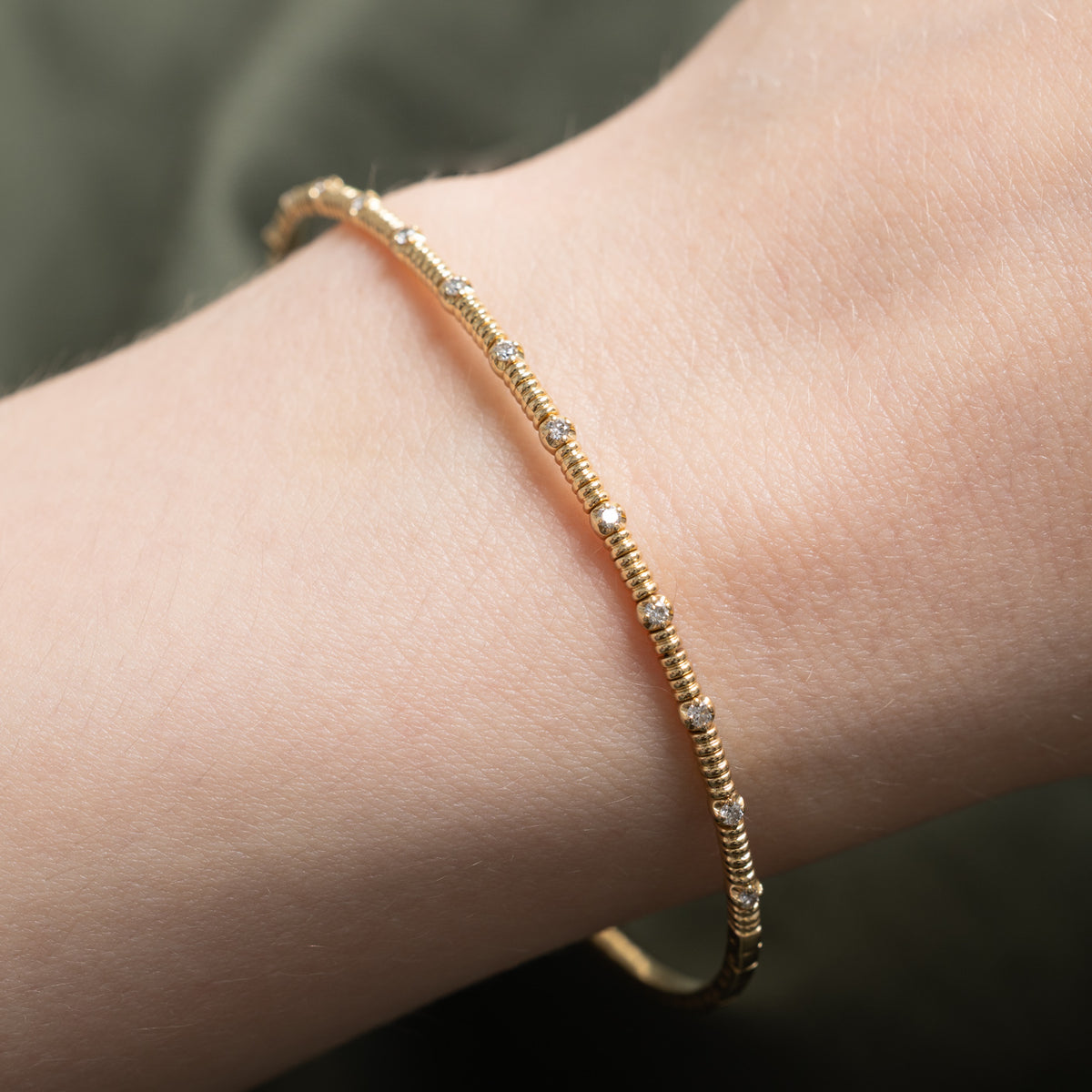 14k Scattered Diamond Grooved Bangle | 7.25"