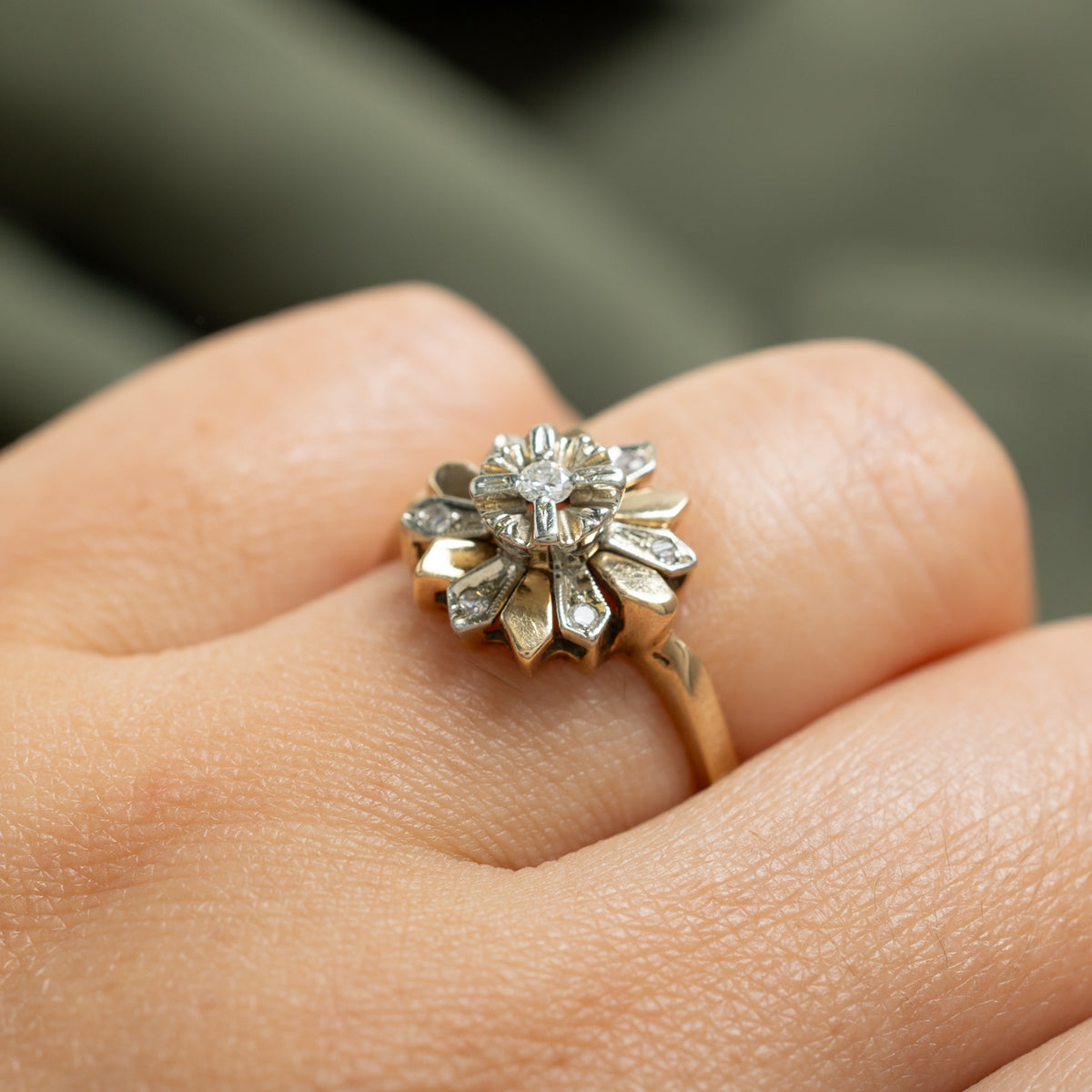 Two Tone Illusion Set Diamond Flower Ring | SZ 7.25