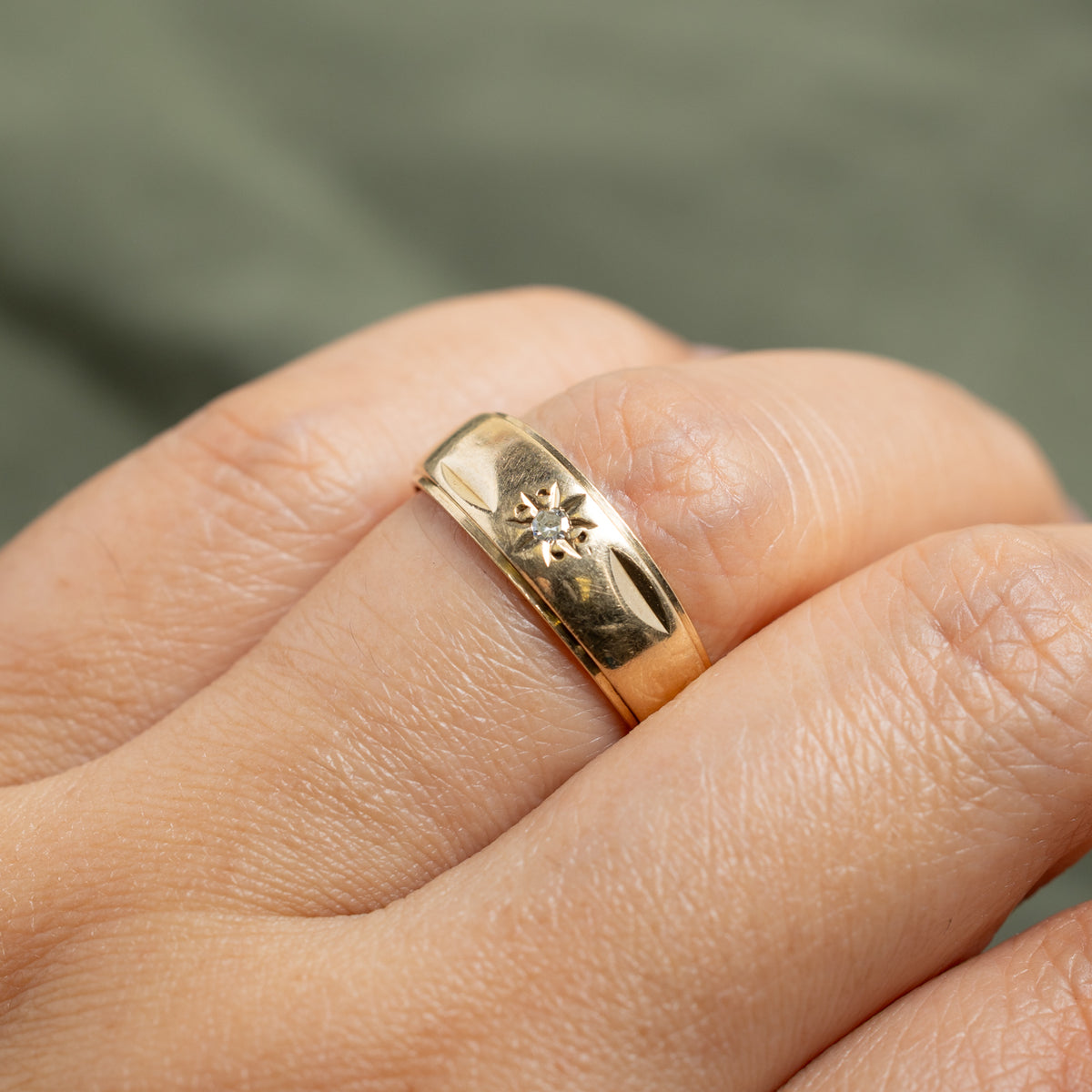 'Courtship' Star Set Diamond Grooved Band | 6.00mm | SZ 7.5