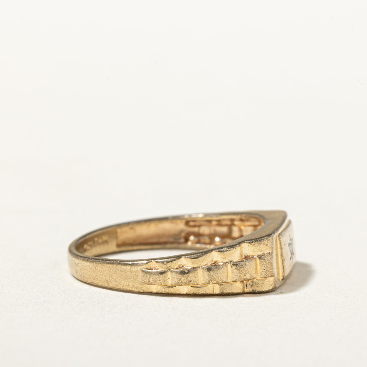 10k Diamond Star Grooved Signet Ring | SZ 7.75