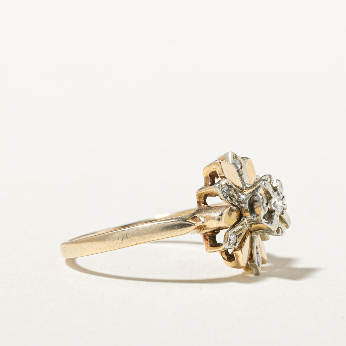 Two Tone Illusion Set Diamond Flower Ring | SZ 7.25