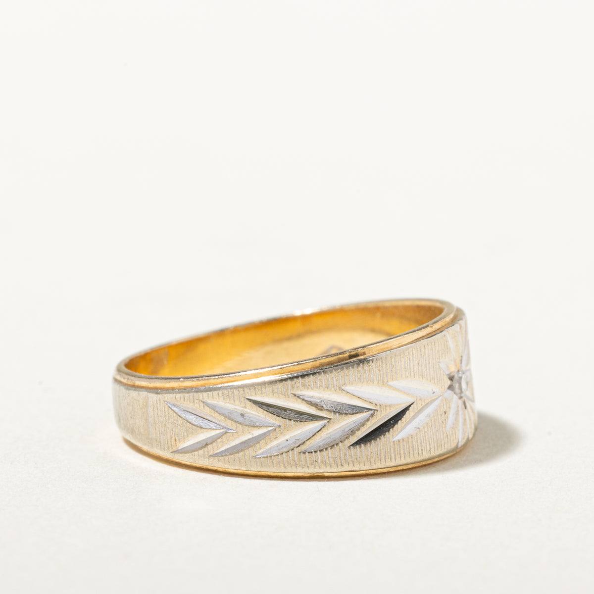 14k Two Tone Star Set Diamond Textured Band | 7.00mm | SZ 6