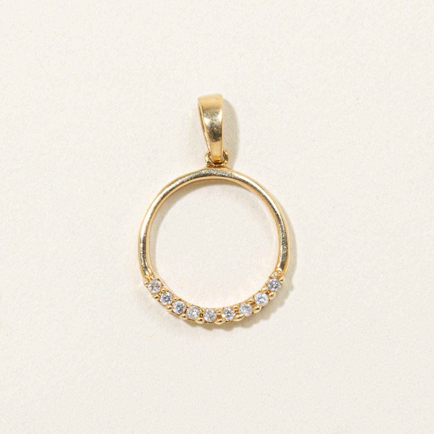 18k Round Brilliant Diamond Circle Pendant