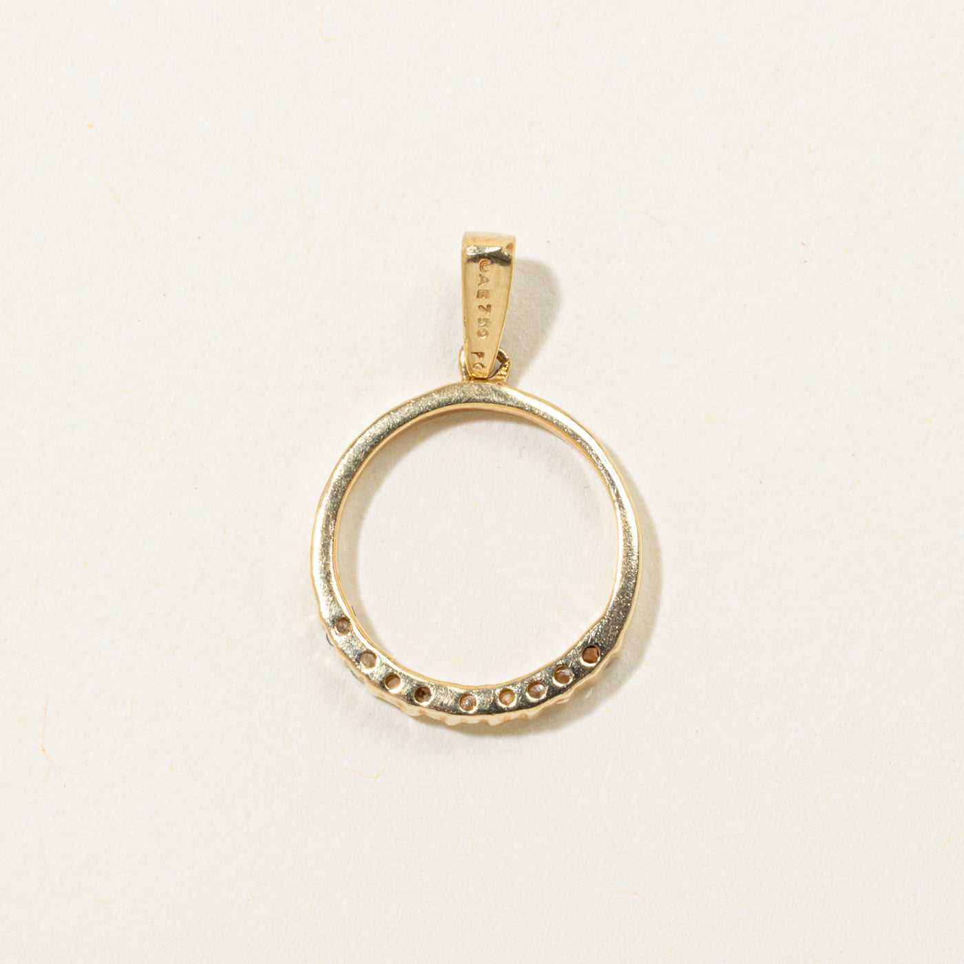 18k Round Brilliant Diamond Circle Pendant