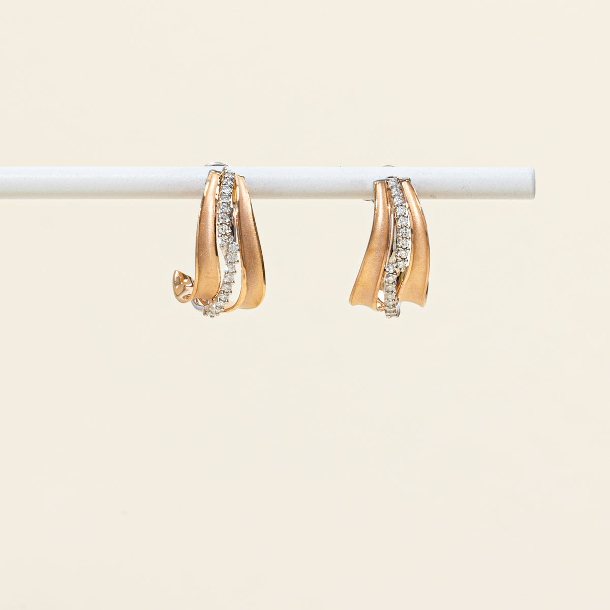 18k Two Tone Diamond Wave Grooved Half Hoop Earrings | 17.50mm | 0.18ctw