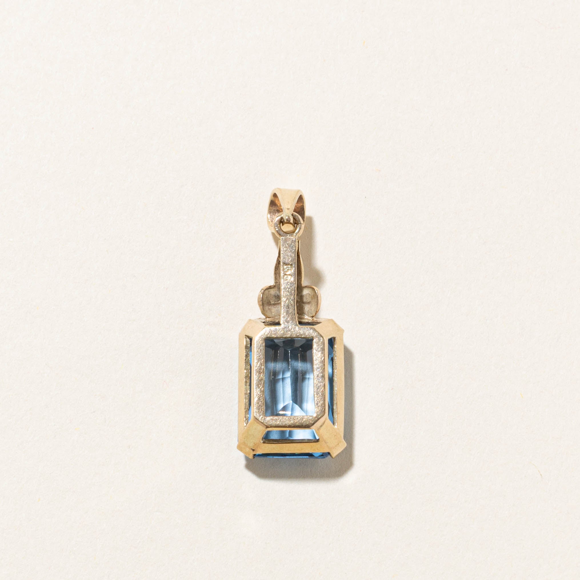 9k Solitaire Radiant Cut Synthetic Spinel Pendant | 15.00ct
