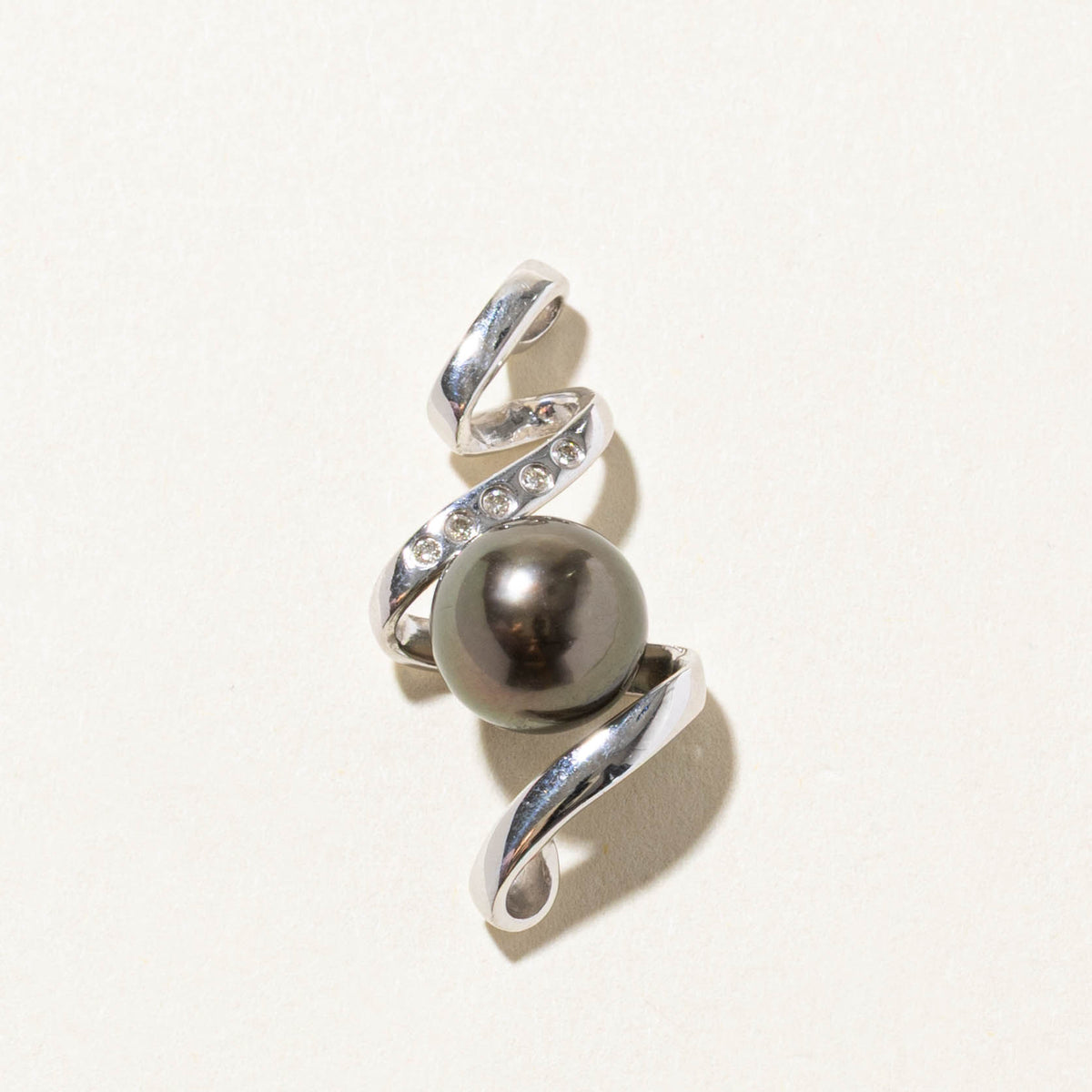 18k Black Pearl & Diamond Twisted Pendant | 0.03ctw