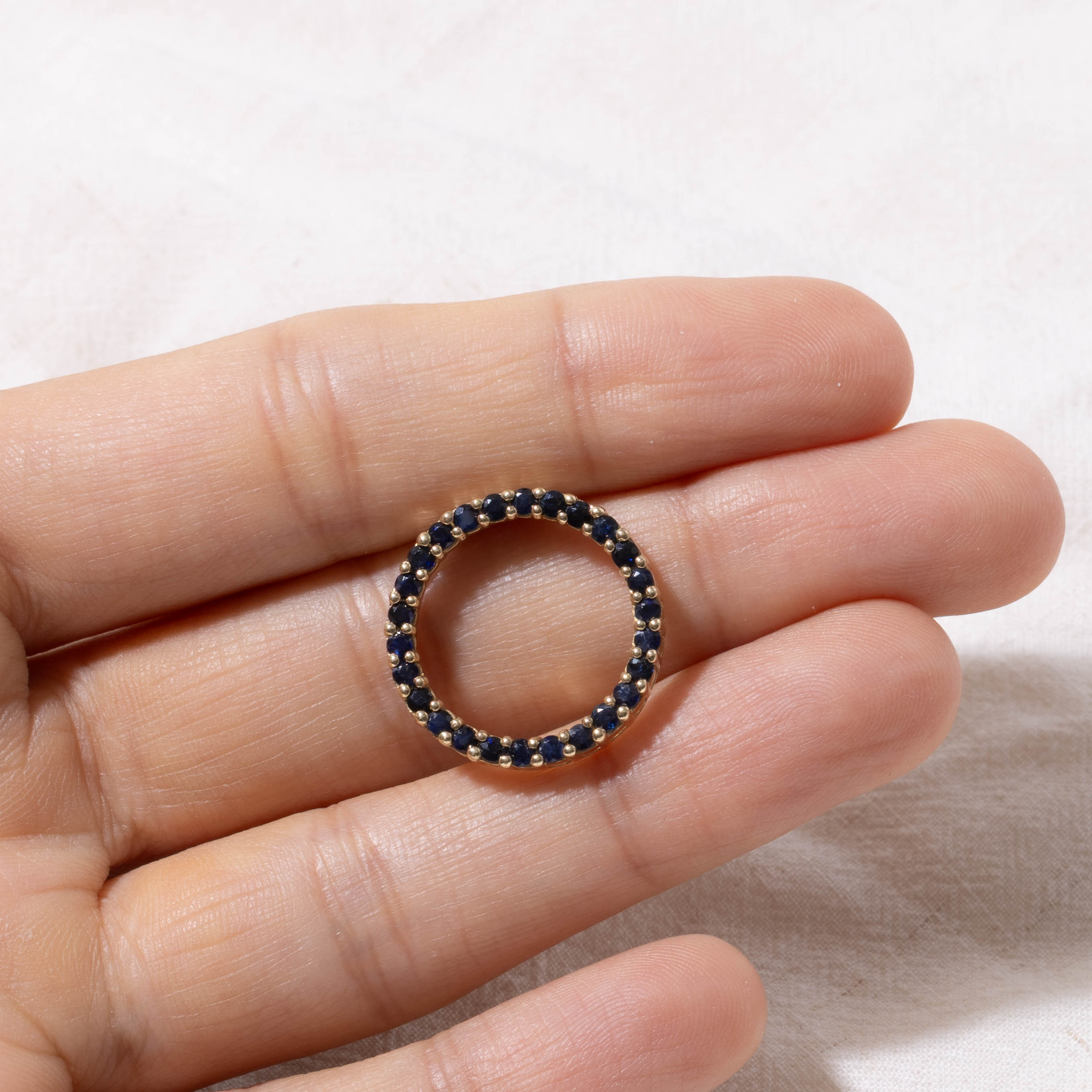 10k Eternity Sapphire Circle Pendant | 1.00ct