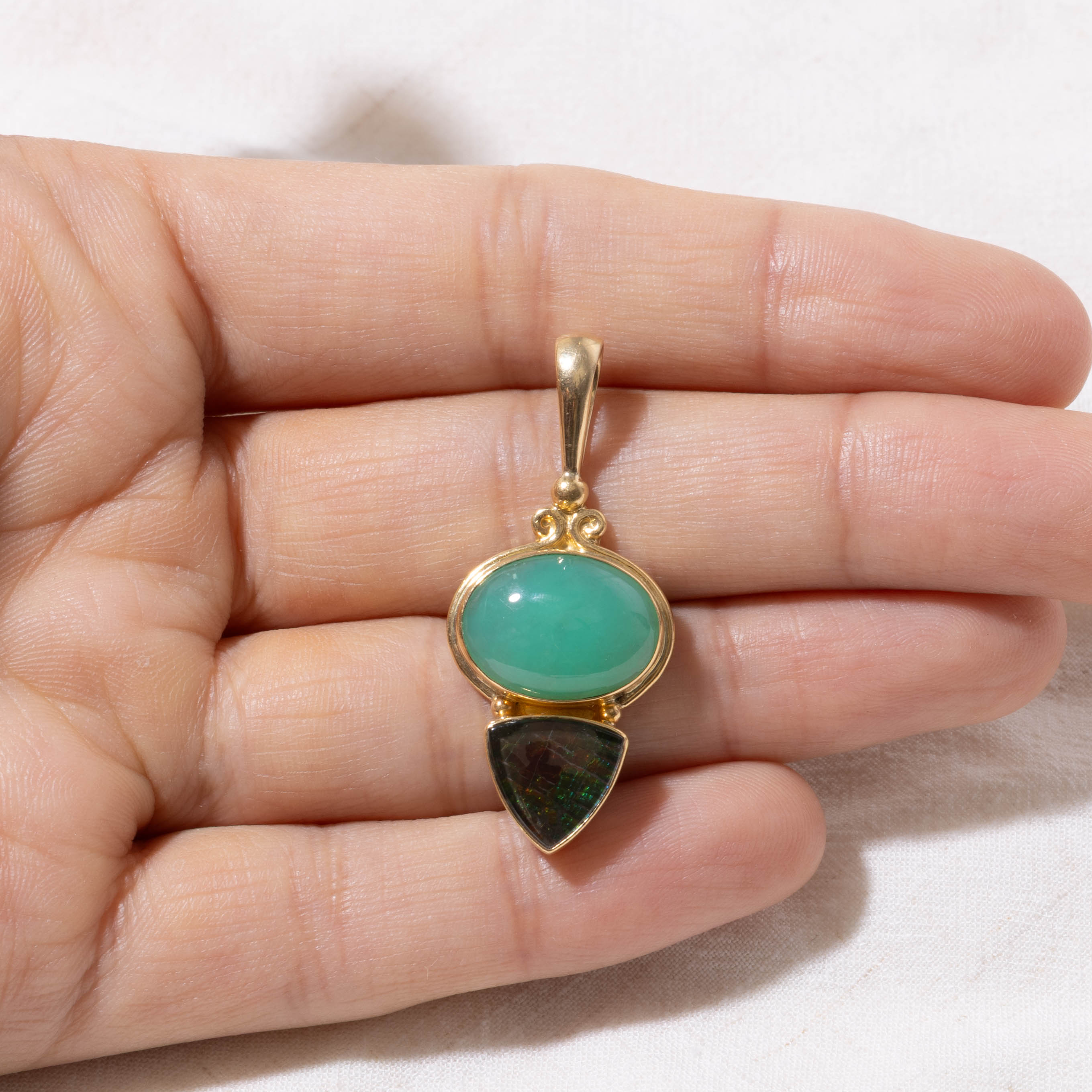 18k Bezel Set Green Onyx & Ammolite Pendant | 5.40ctw