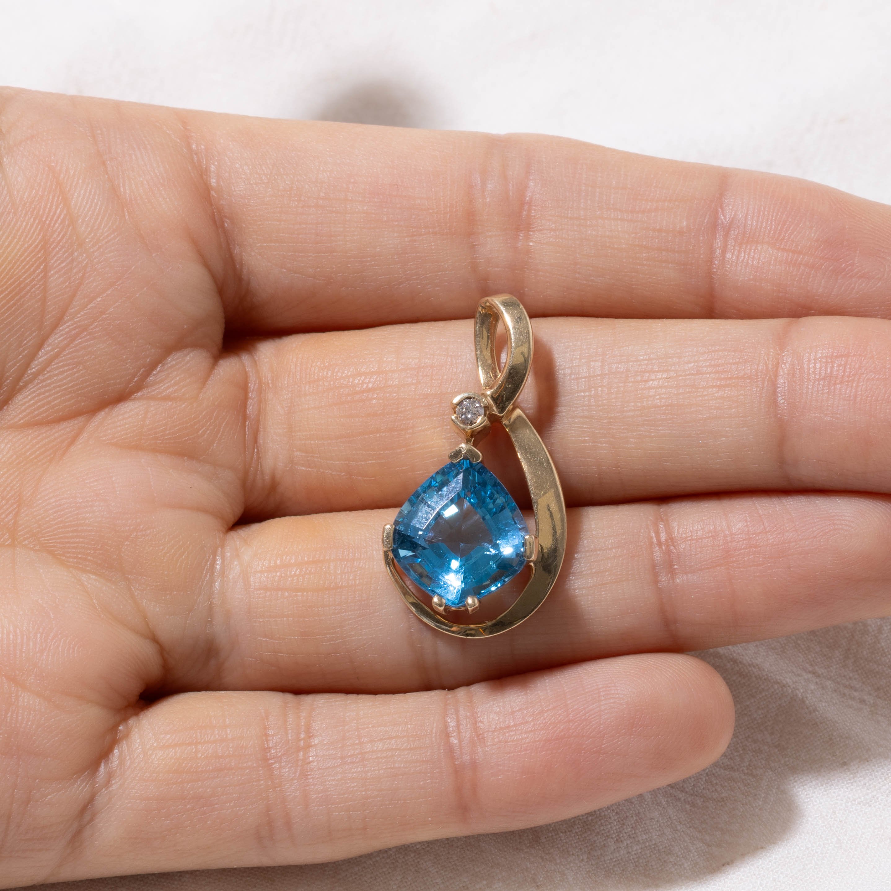 14k Blue Topaz & Diamond Abstract Pendant | 10.50ct, 0.04ctw
