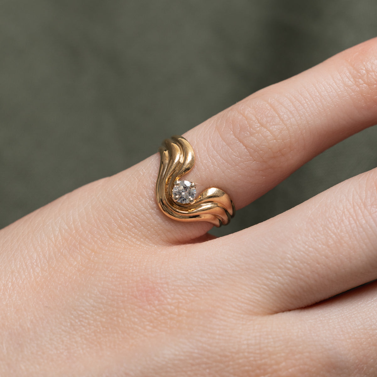 14k Solitaire Diamond Grooved Wave Ring | 0.16ct | SZ 3.75