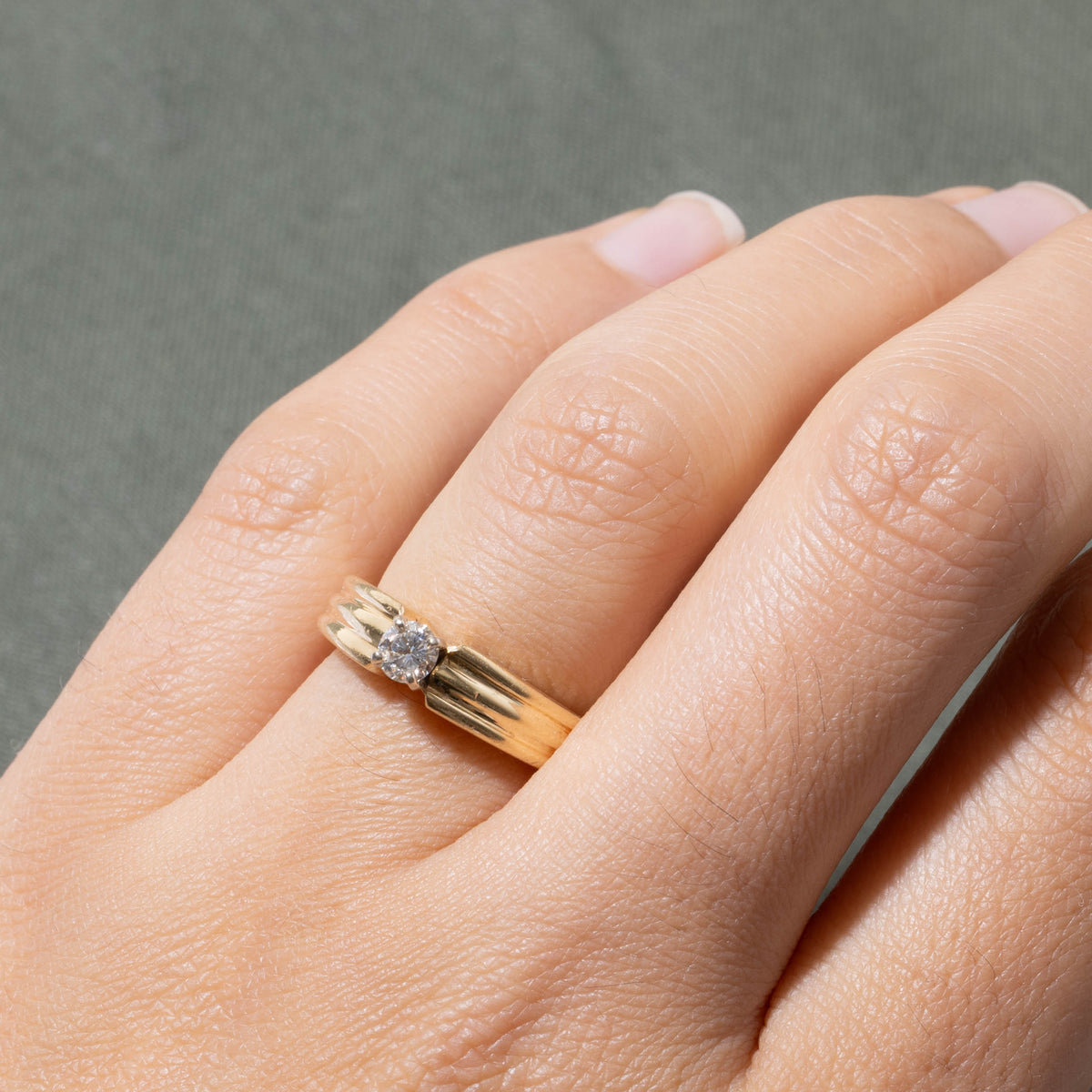 18k Solitaire Diamond Grooved Ring | 0.21ct | SZ 5.25