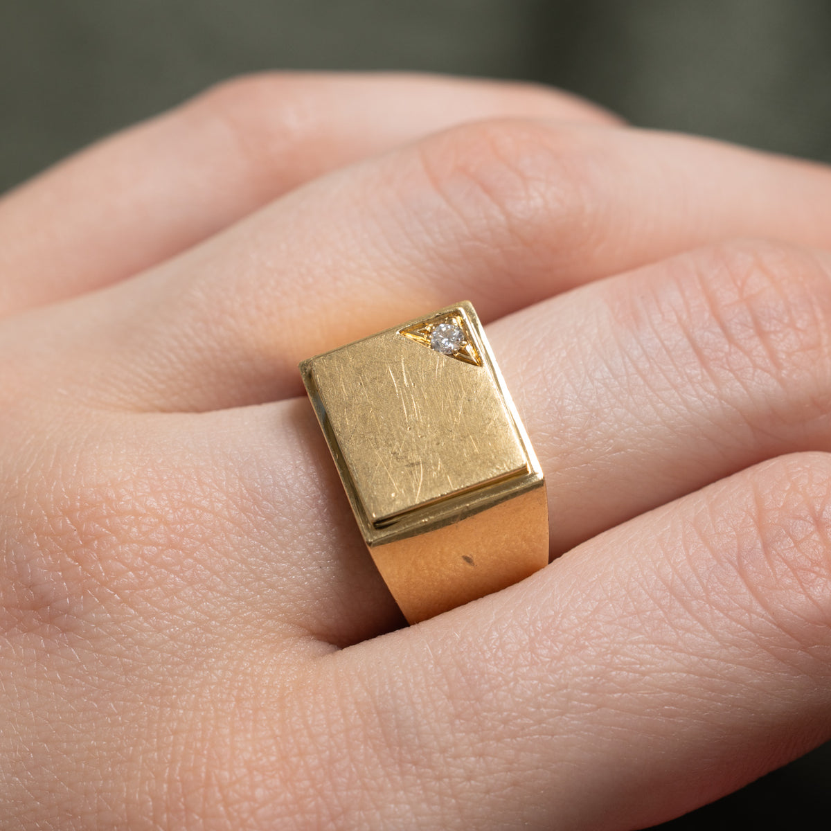 18k Corner Diamond Matte Signet Ring | SZ 7.5