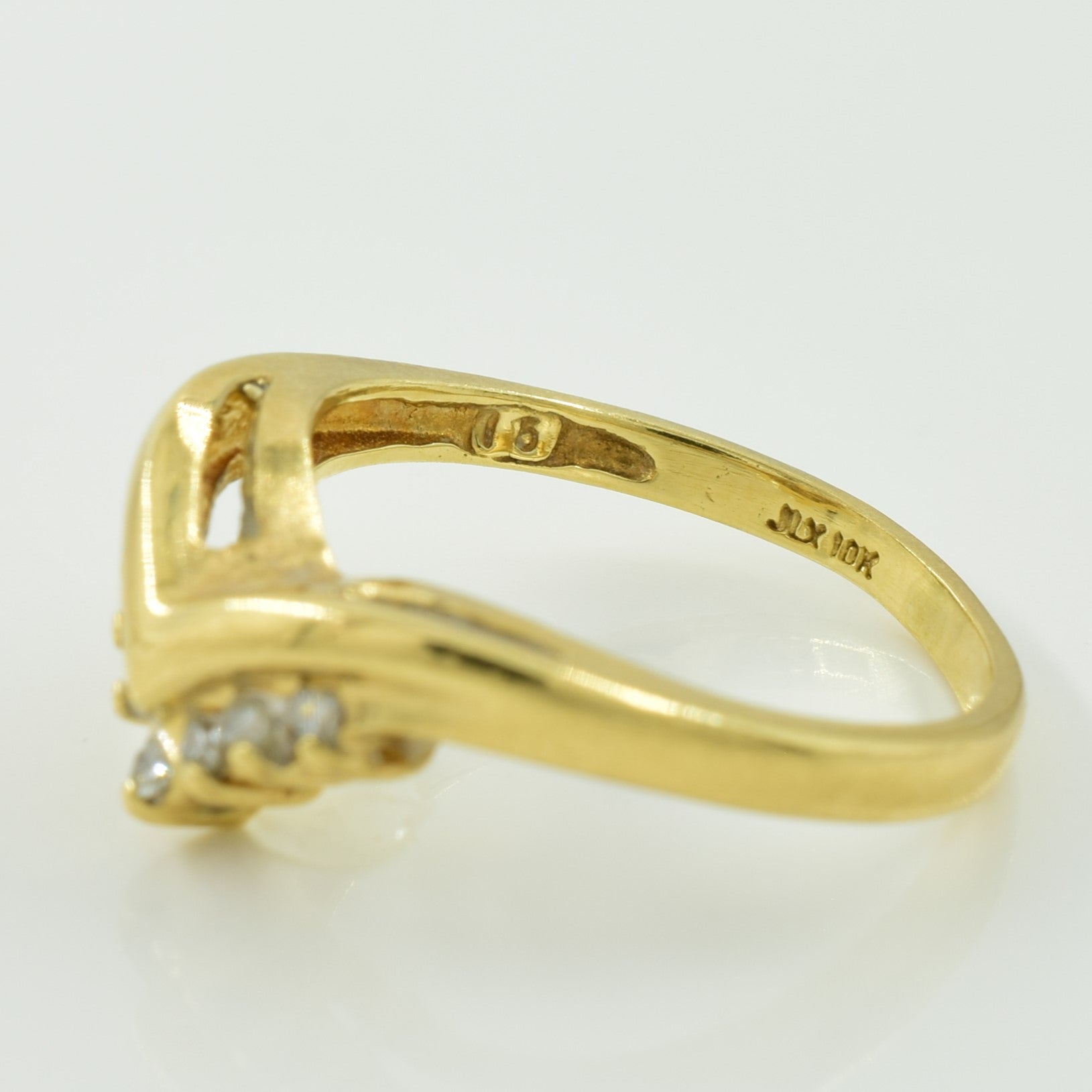 Diamond Chevron Ring | 0.06ctw | SZ 4.75 |