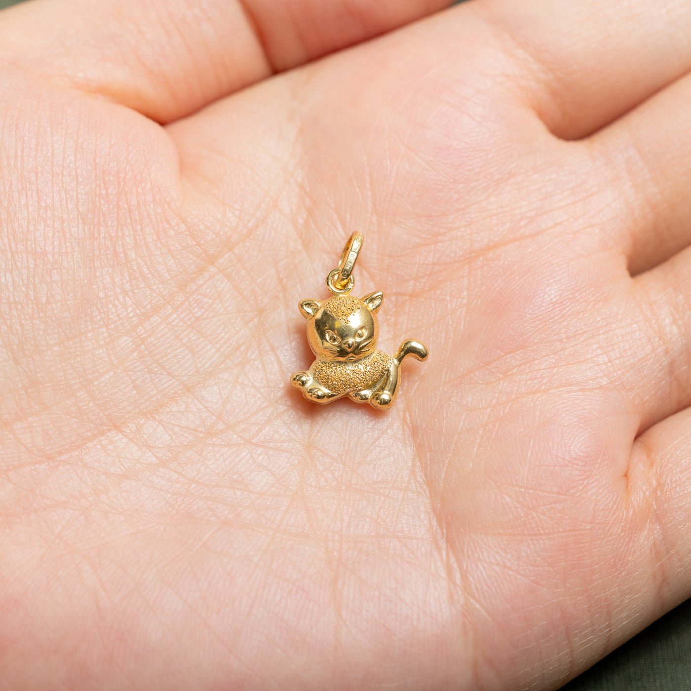 Italian Yellow Gold Textured Cat Charm