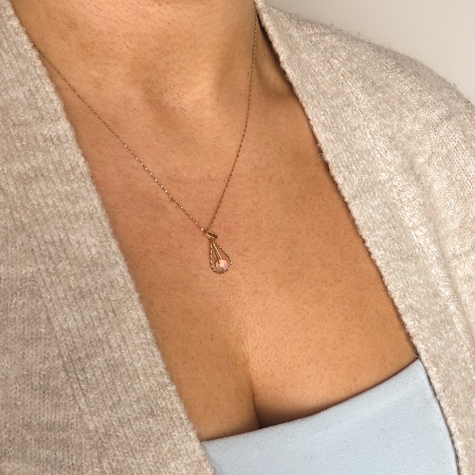 Simulant Opal Pendant & Necklace | 0.50ct | 18" |