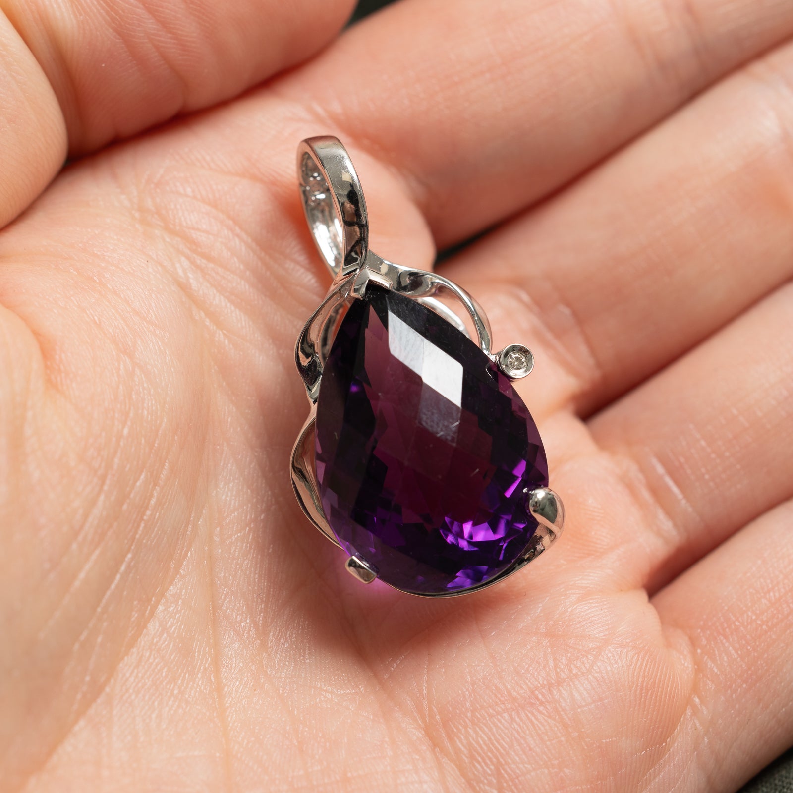 Amethyst & Diamond Pendant | 26.00ct, 0.005ct |
