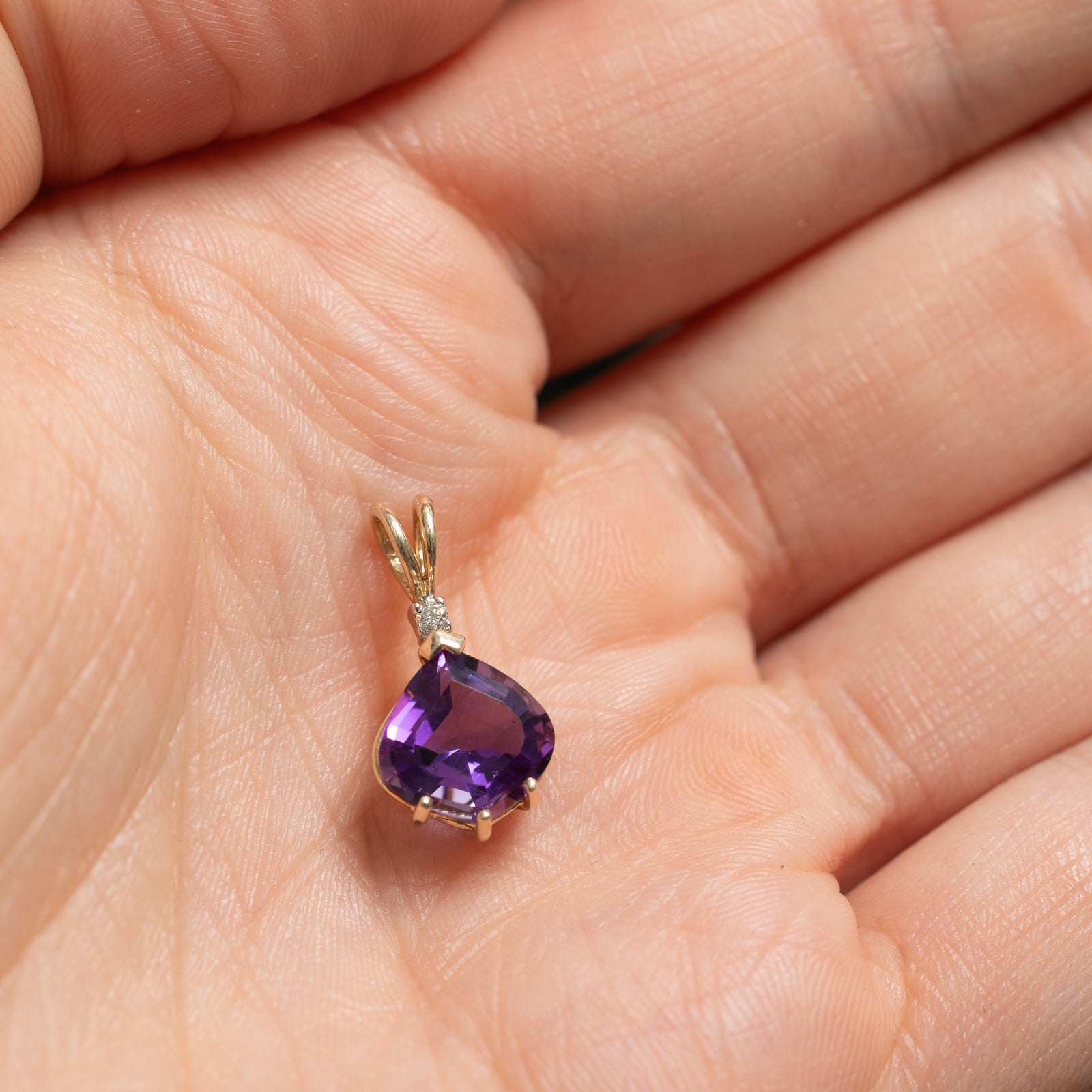 Amethyst & Diamond Pendant | 2.00ct, 0.015ct |