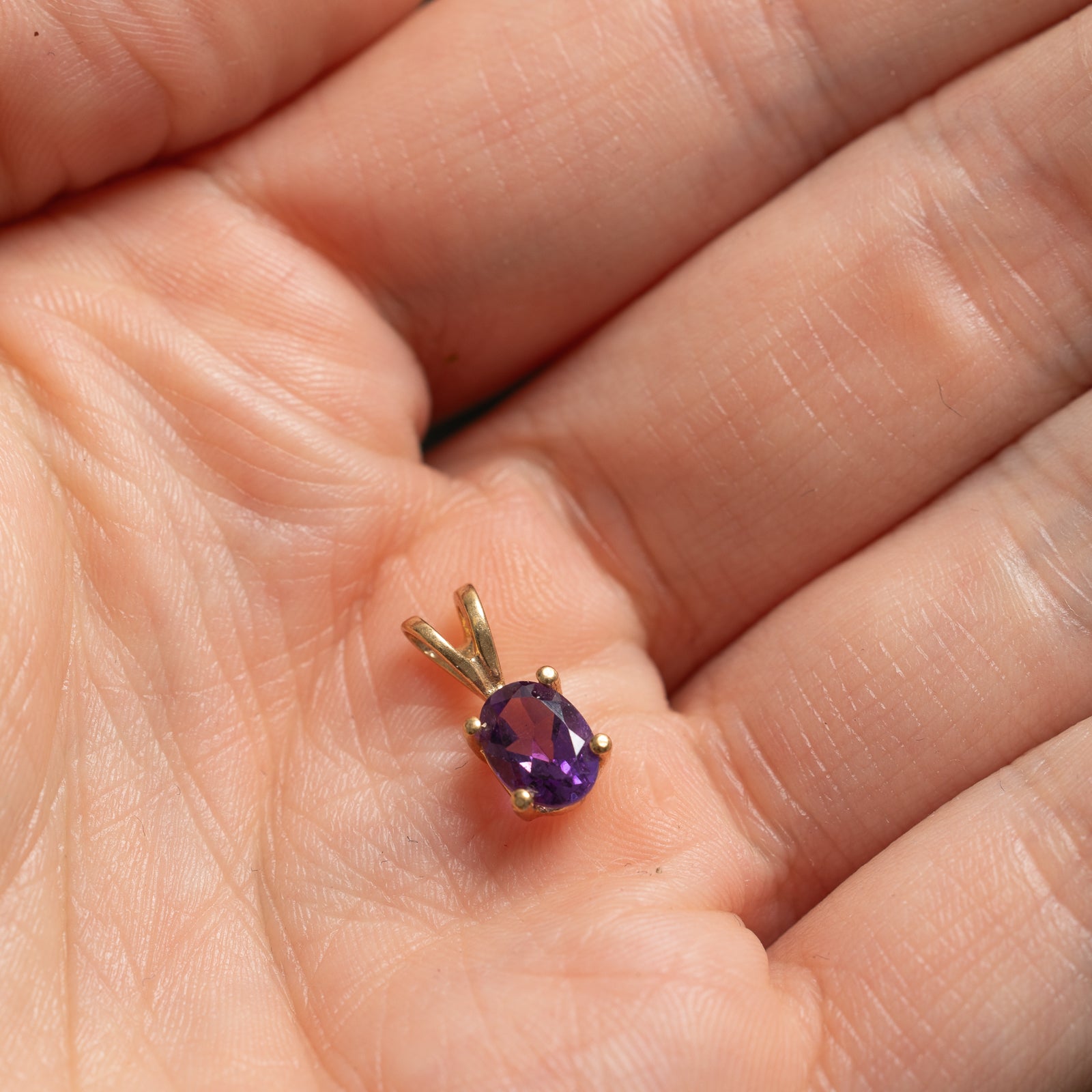 Pendentif en améthyste taille ovale | 0,60 ct |