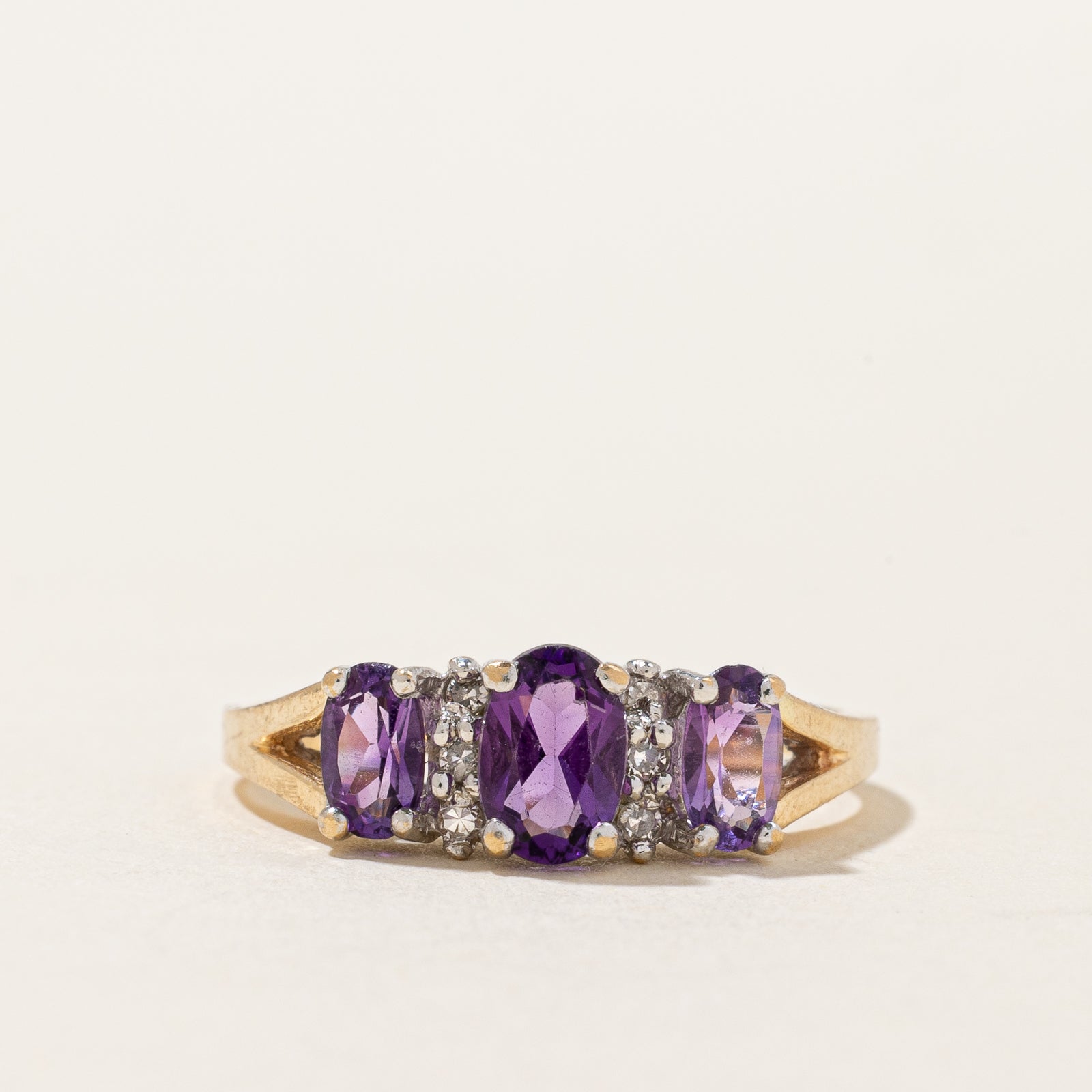 Bague trois pierres améthyste et diamants | 1,00 ct, 0,03 ct | Taille 6,5 |
