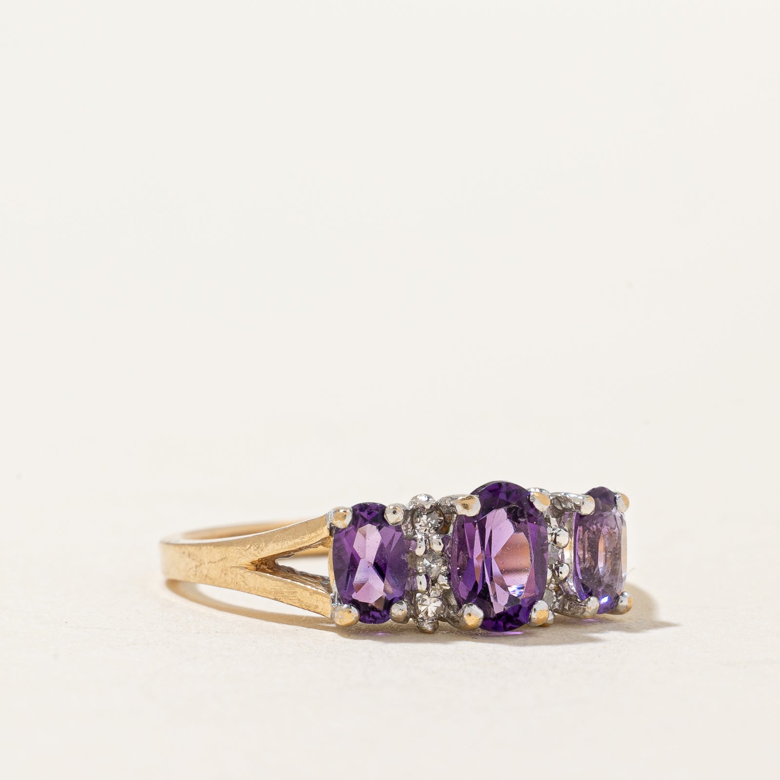 Bague trois pierres améthyste et diamants | 1,00 ct, 0,03 ct | Taille 6,5 |