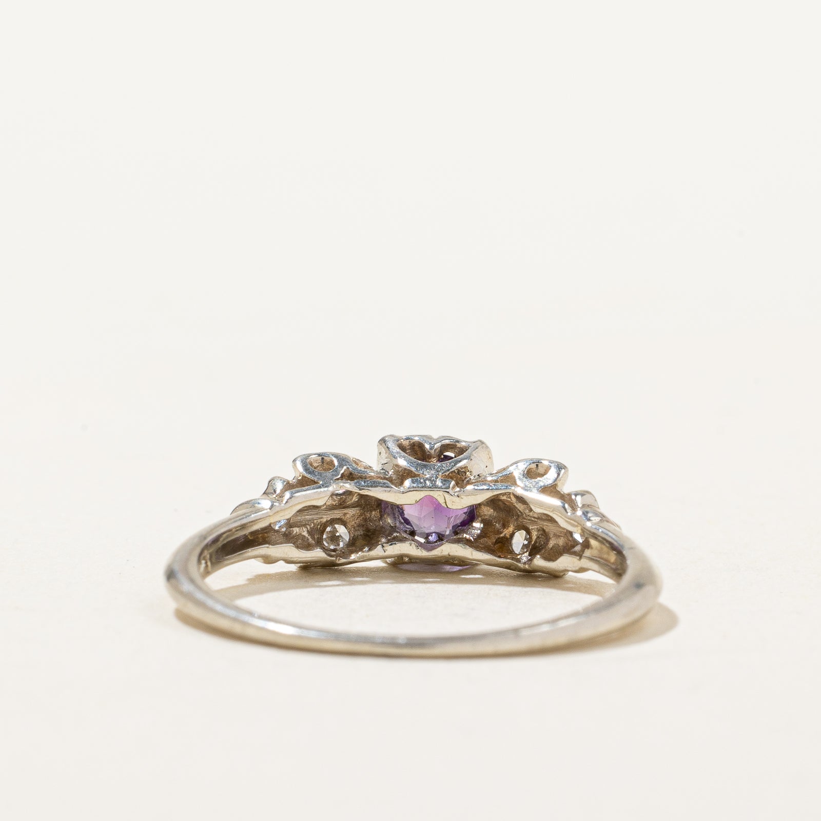 Bague en améthyste et diamants | 0,18 ct, 0,06 ct au total | Taille 5,75 |
