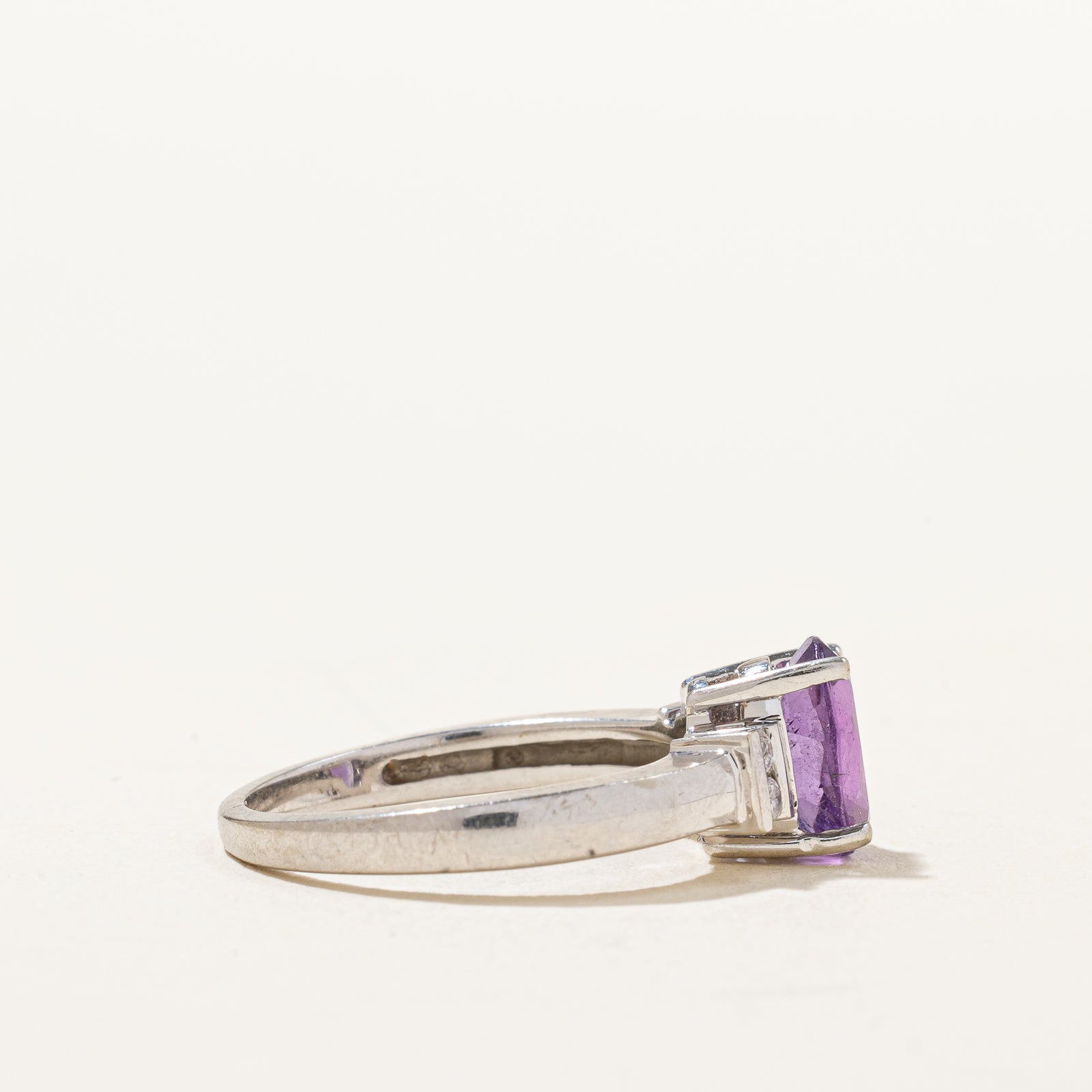 Oval Cut Amethyst & Diamond Ring | 1.00ct, 0.08ctw | SZ 6 |