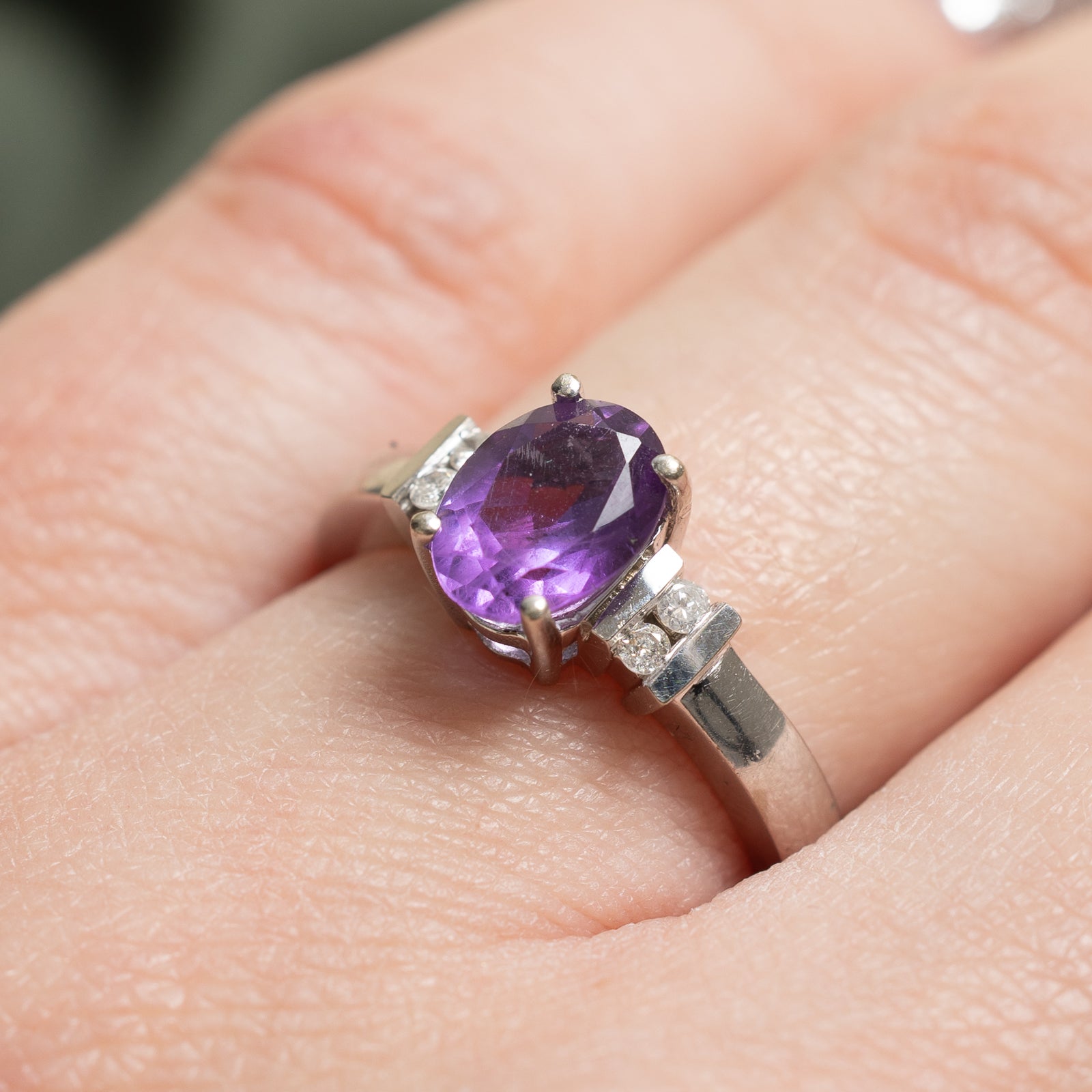 Oval Cut Amethyst & Diamond Ring | 1.00ct, 0.08ctw | SZ 6 |