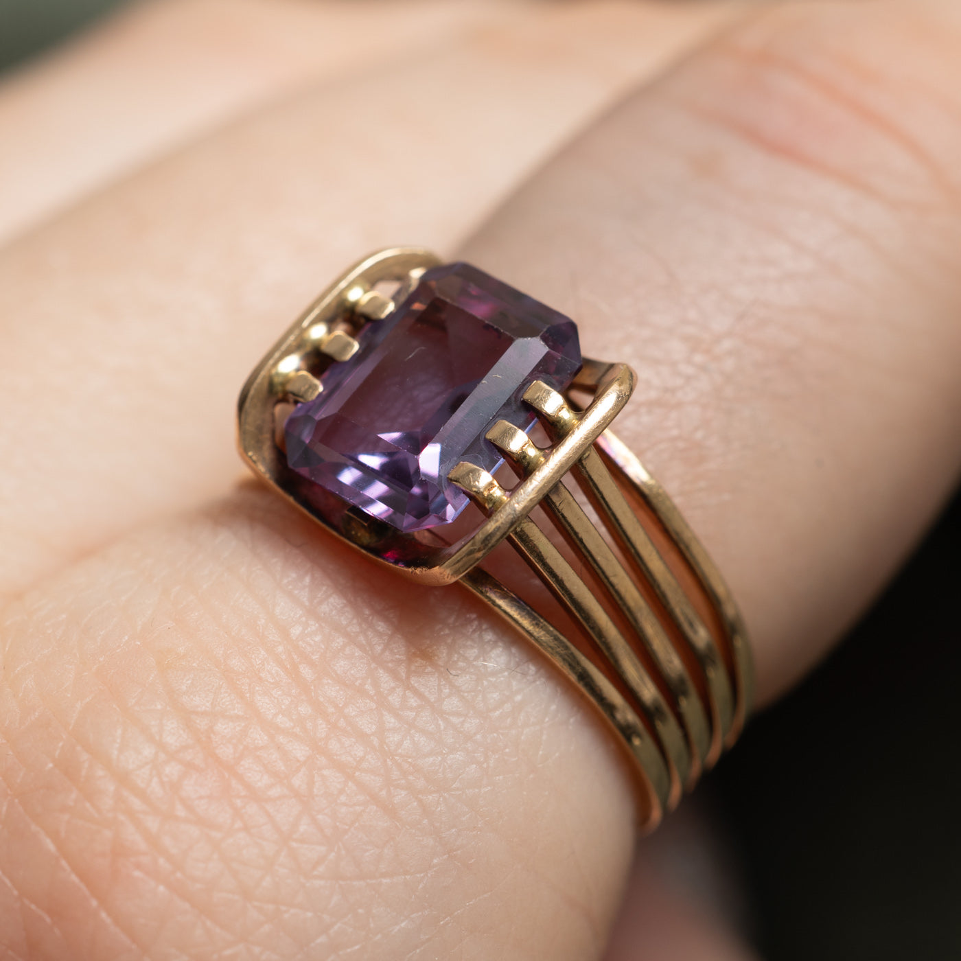 Synthetic Colour Change Sapphire Cocktail Ring | 4.20ct | SZ 8 |