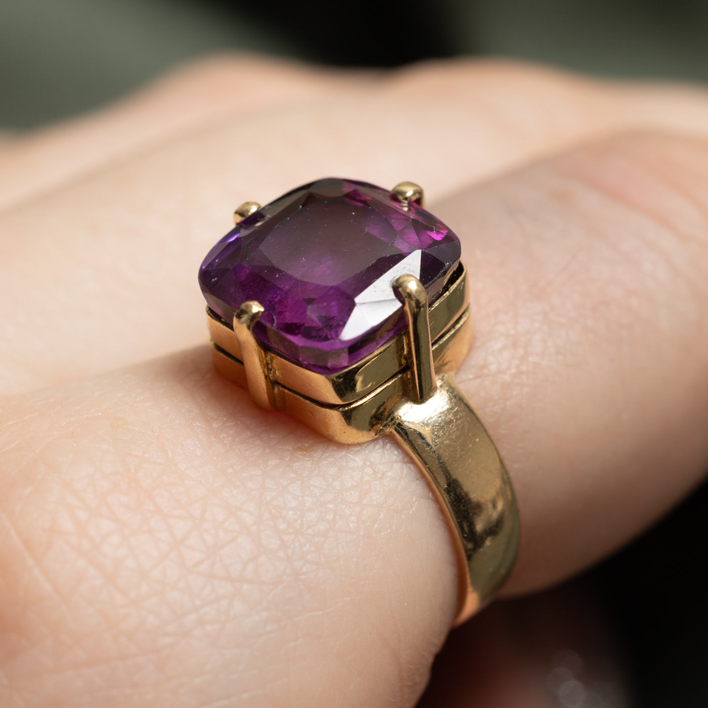 Synthetic Colour Change Sapphire Cocktail Ring | 7.00ct | SZ 6.75 |